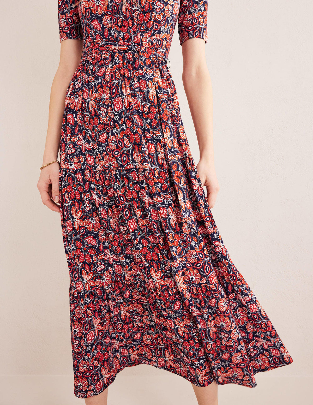 Gestuftes Jersey-Maxiwickelkleid-Rostrot, Orientalische Lilien - Image 2