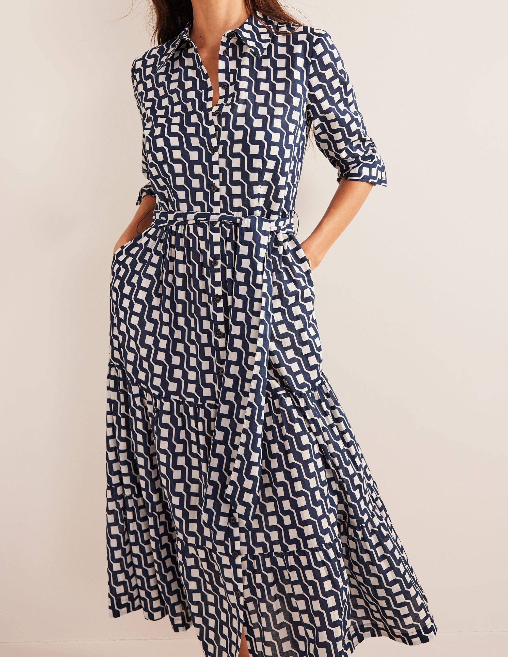 Flo Midi-Hemdblusenkleid aus Baumwolle-Marineblau, Geometrisches Würfelmuster - Image 4