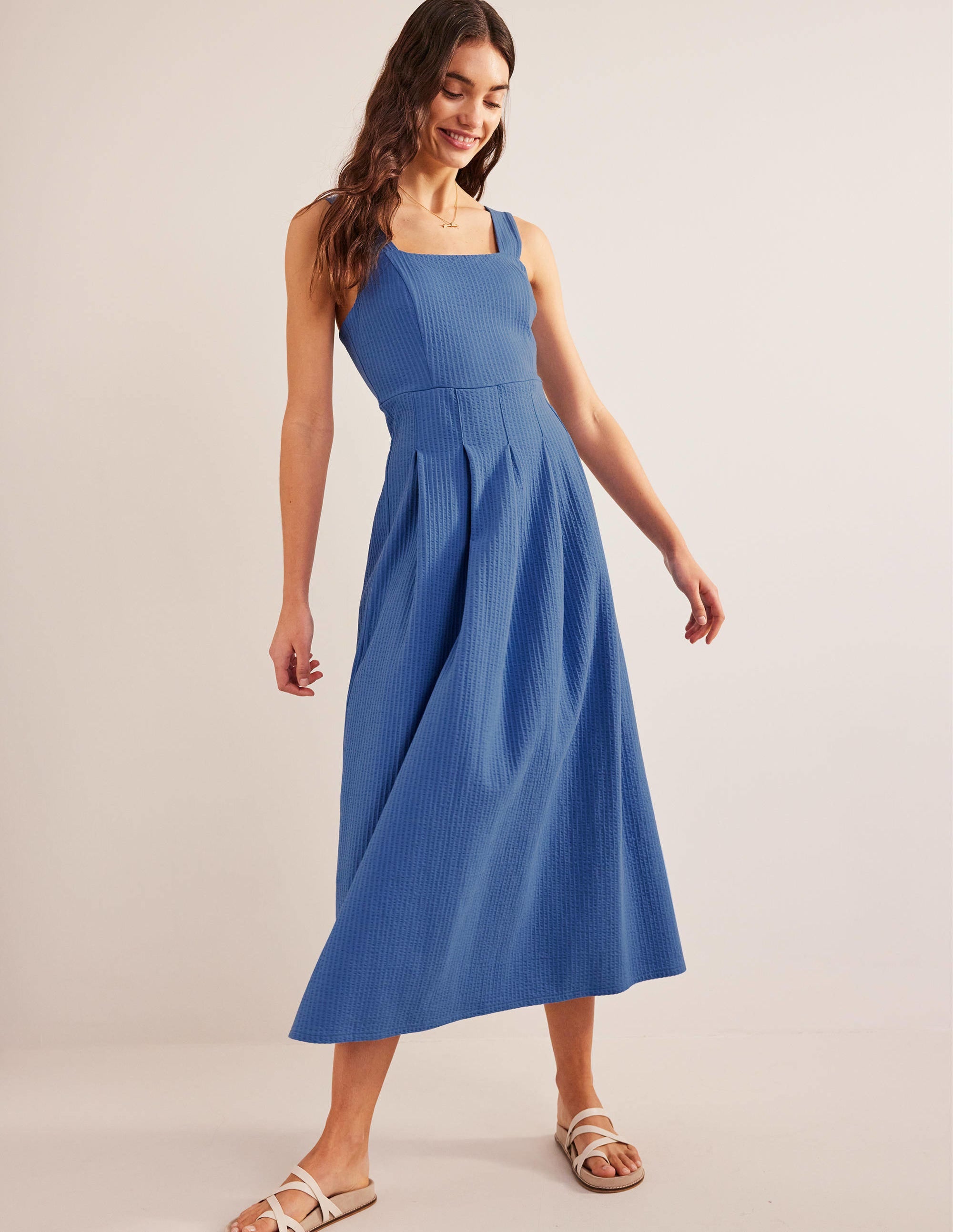 Robe midi à bretelles en seersucker-Bleu porcelaine - Image 1