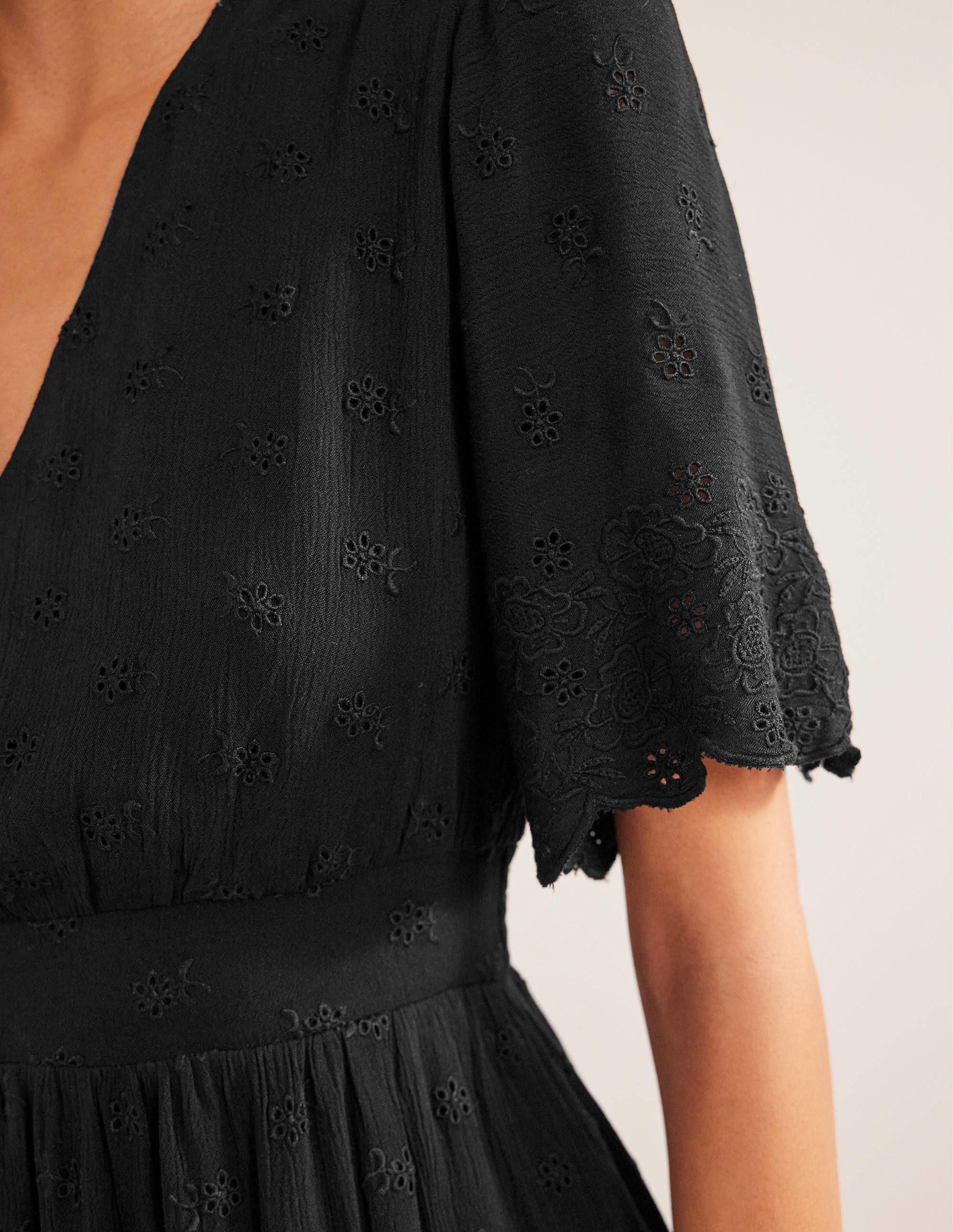 Flatterndes Maxikleid mit Lochstickerei-Schwarz - Image 3