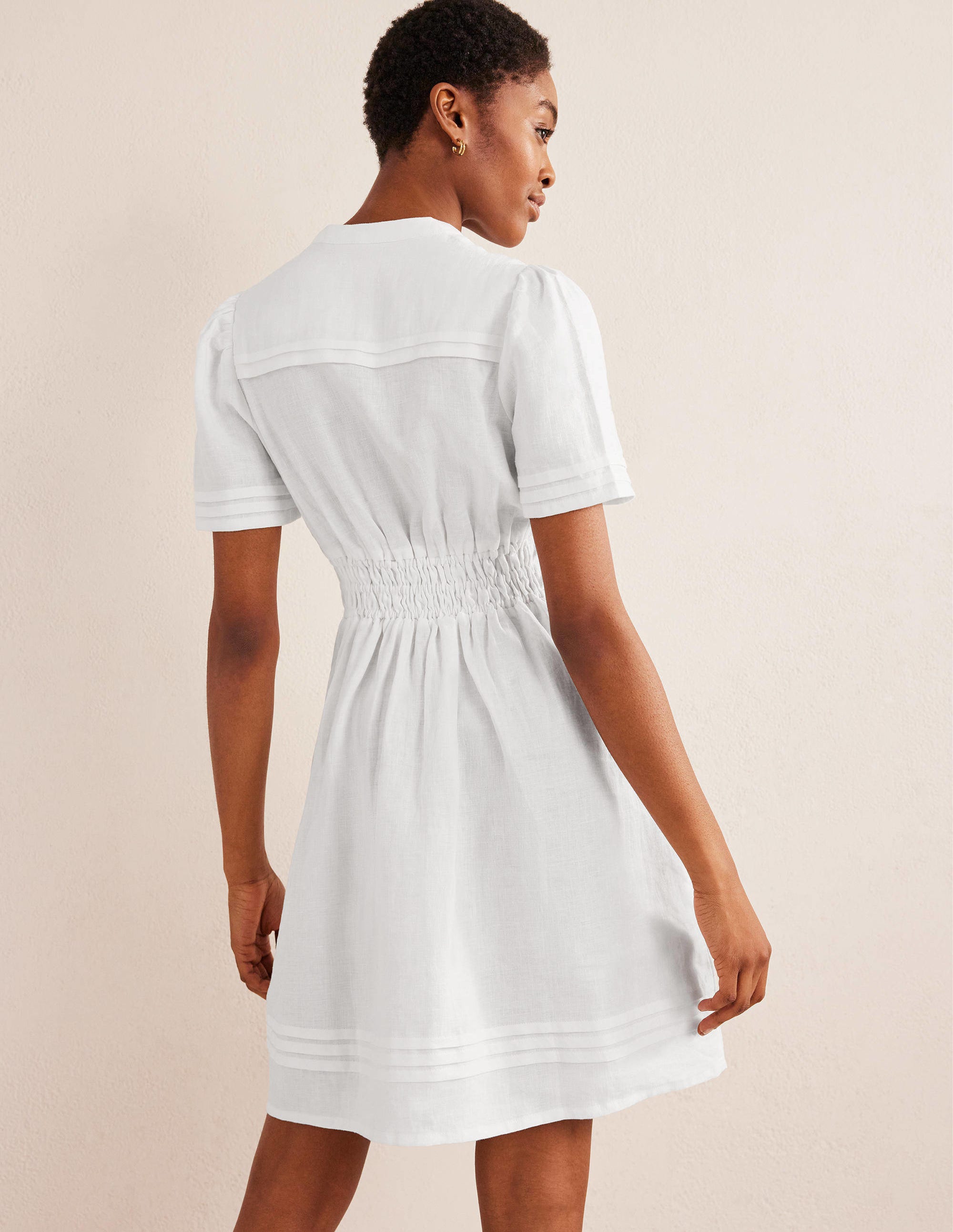 Minikleid mit Biesenfalten-Weiß - Image 3