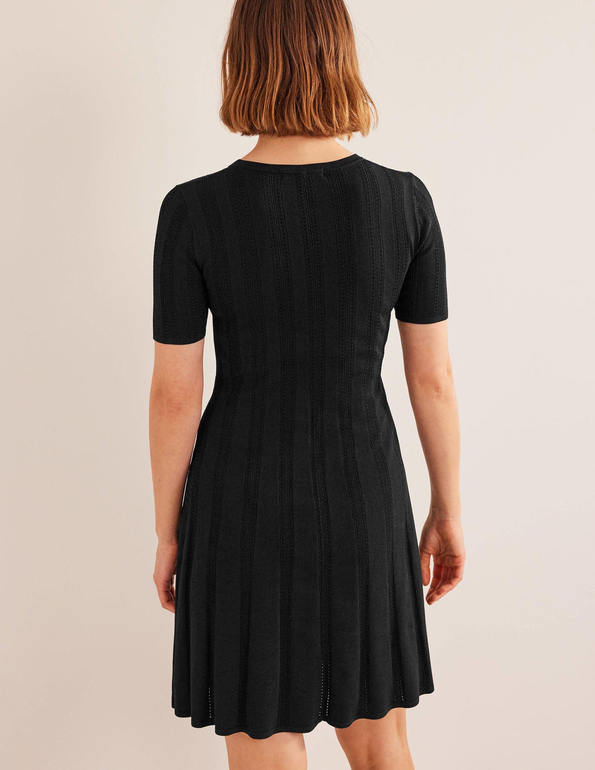 Ausgestelltes Minikleid mit Ziernähten-Schwarz-3