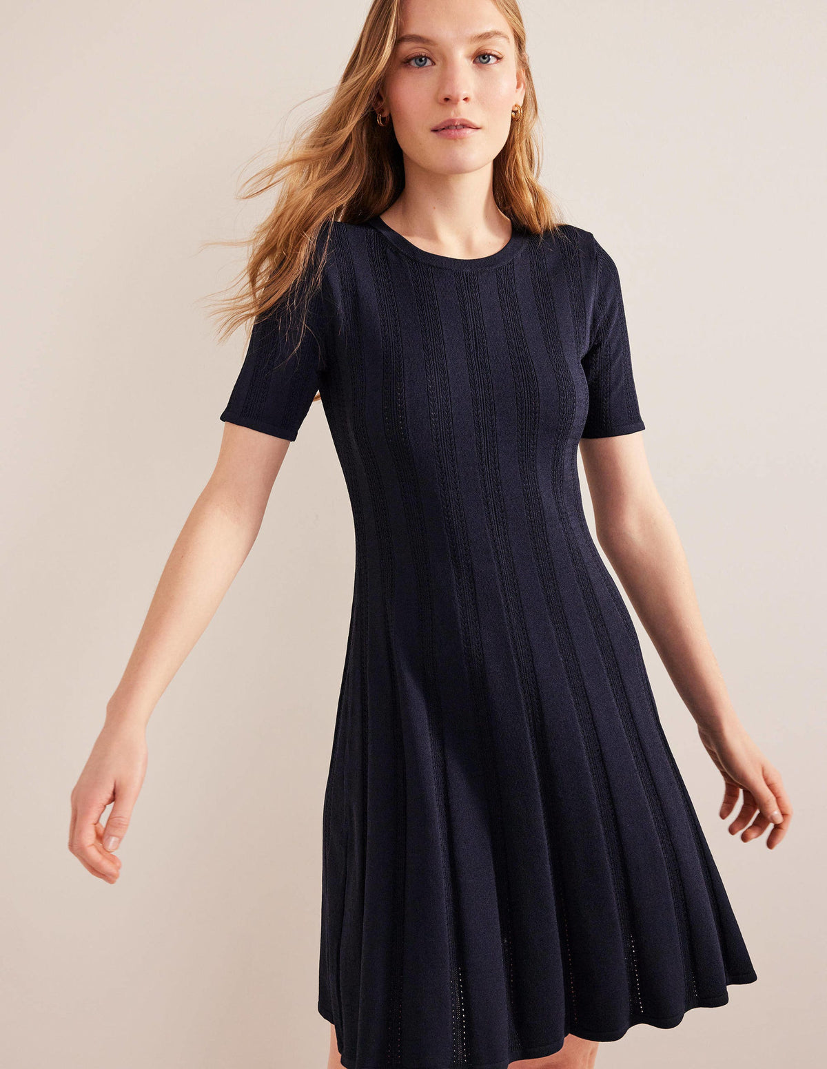 Ausgestelltes Minikleid mit Ziernähten-Marineblau - Image 1