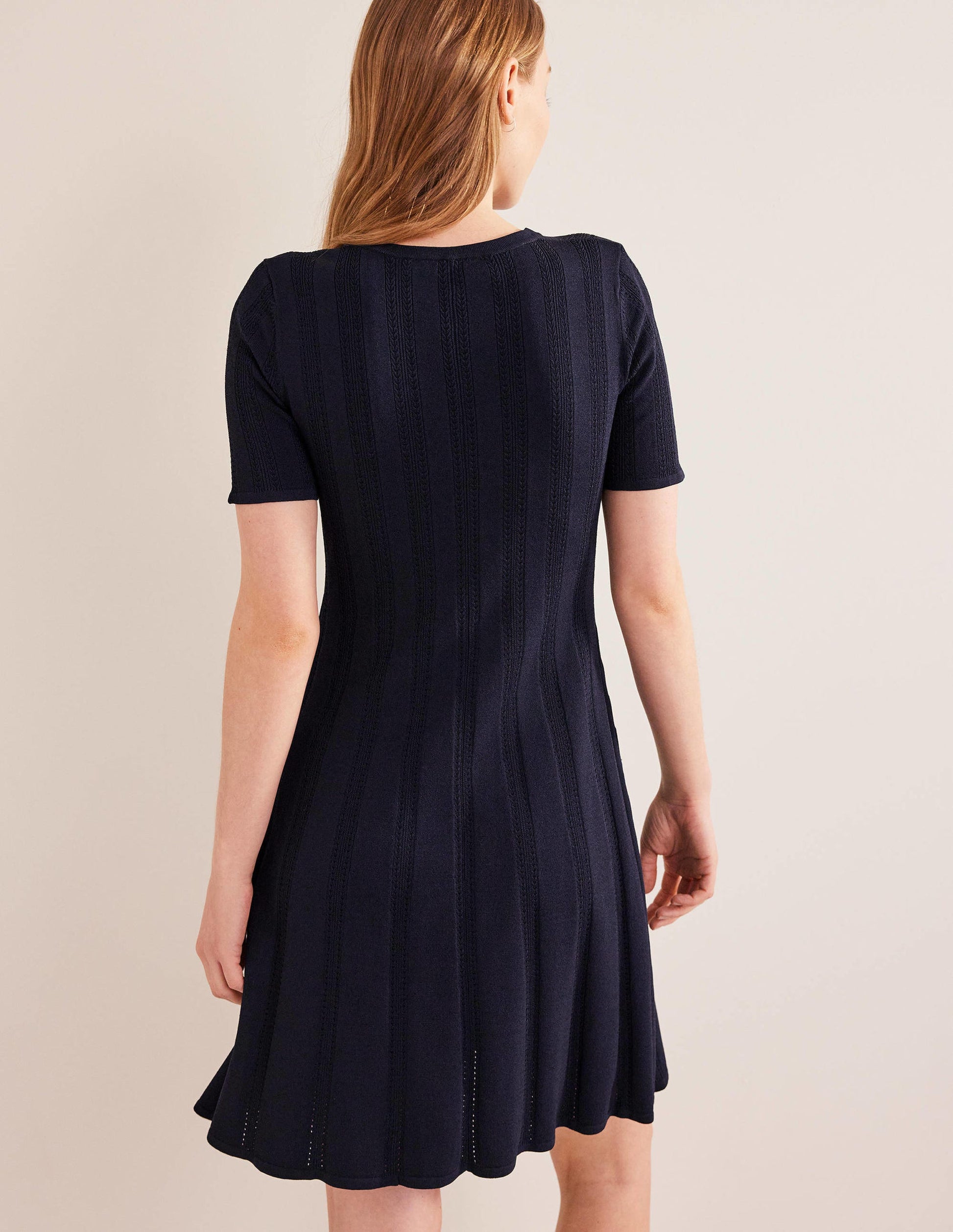 Ausgestelltes Minikleid mit Ziernähten-Marineblau-3