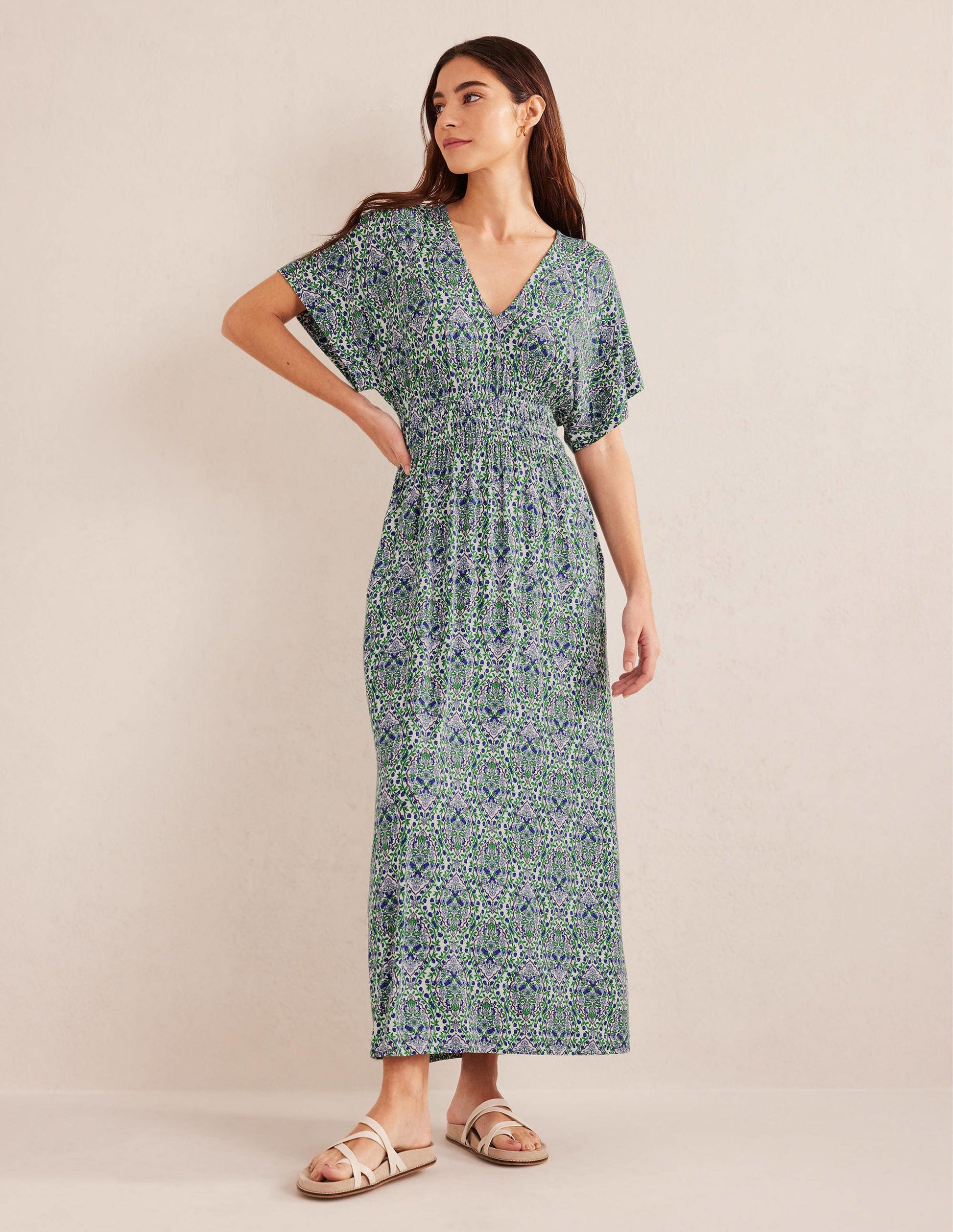 Jersey-Maxikleid mit gesmokter Taille-Flachsblau, Weinranken-1
