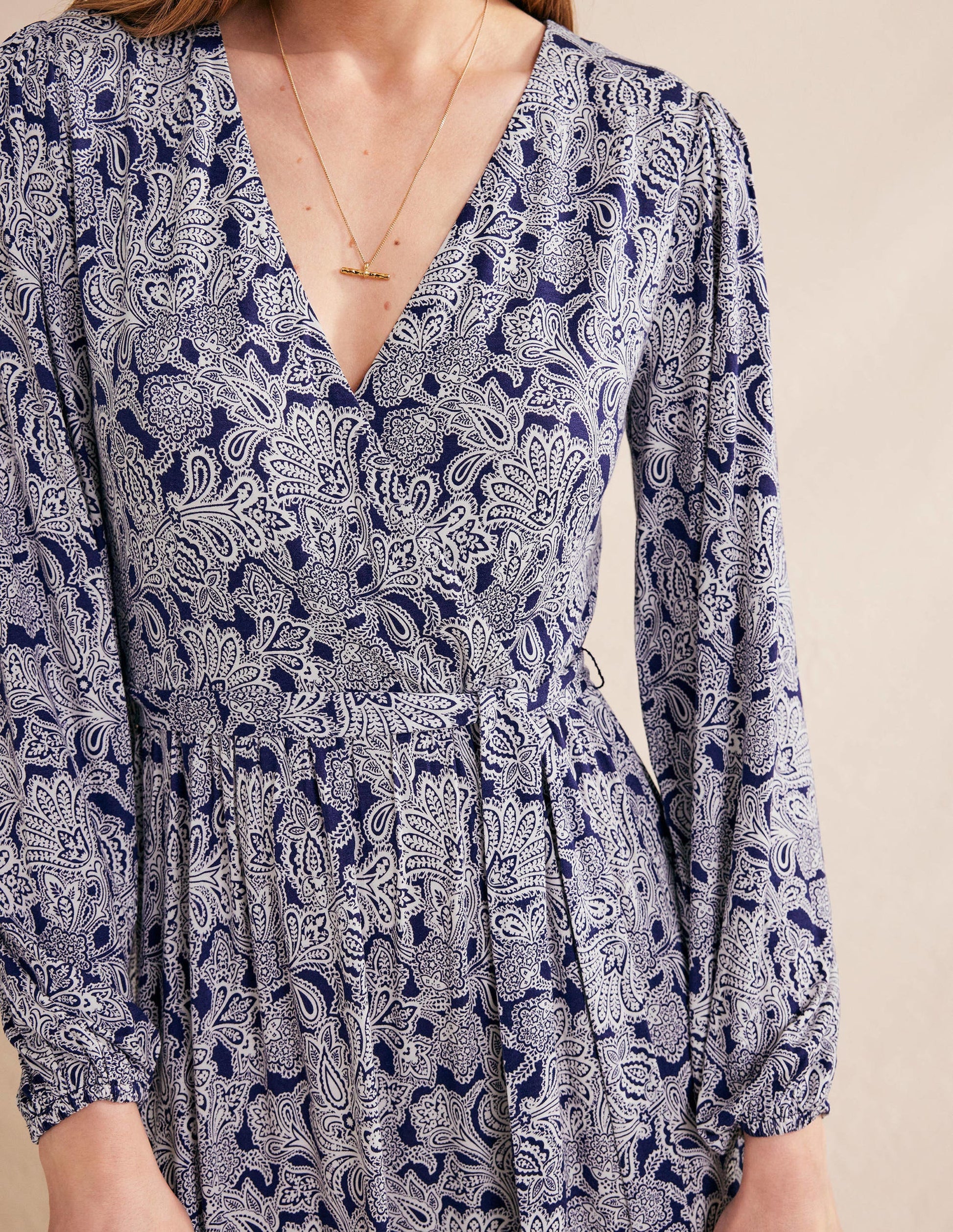 Robe portefeuille longue à volants multiples-Bleu de Prusse, motif Paisley Bud-2
