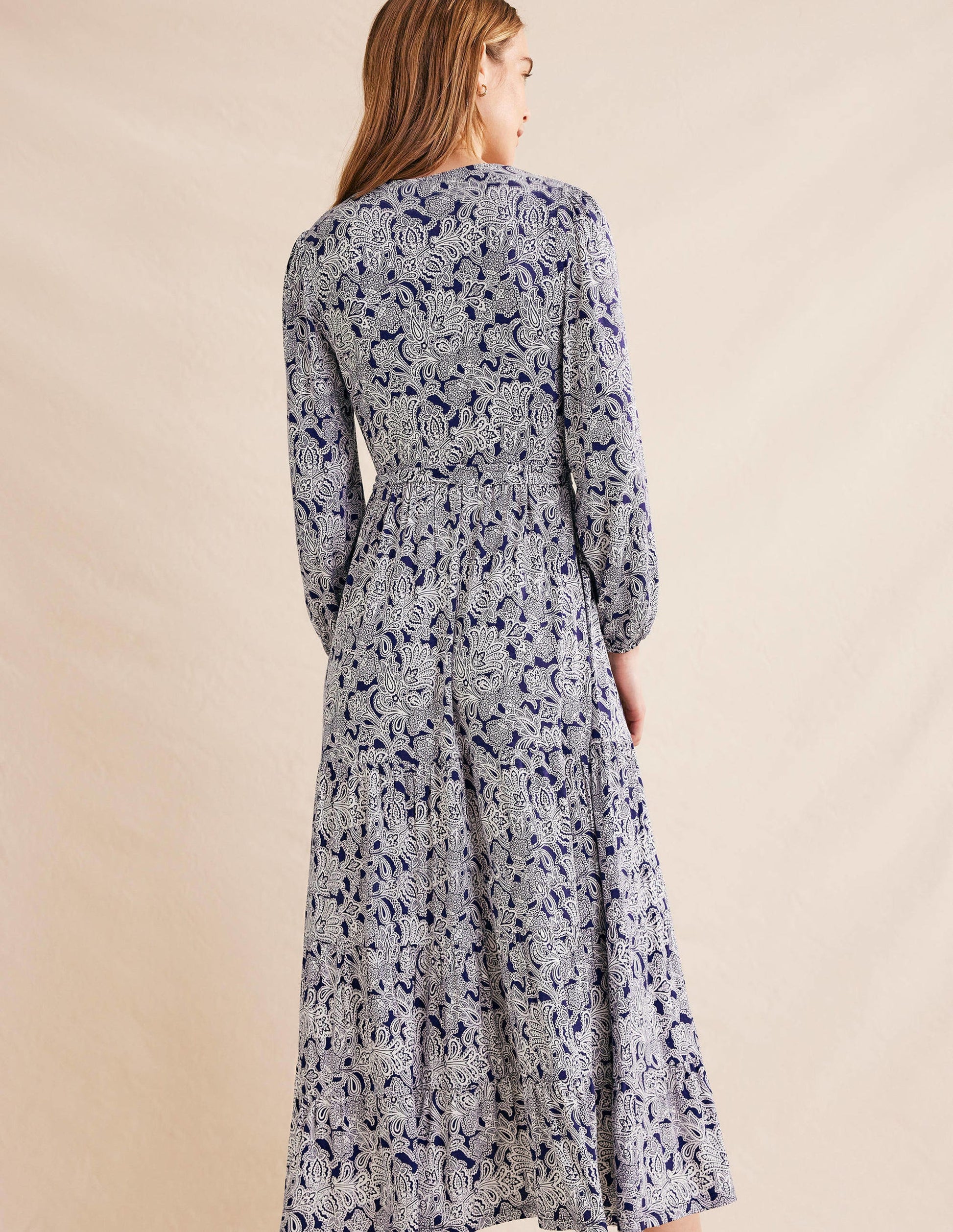 Robe portefeuille longue à volants multiples-Bleu de Prusse, motif Paisley Bud-3