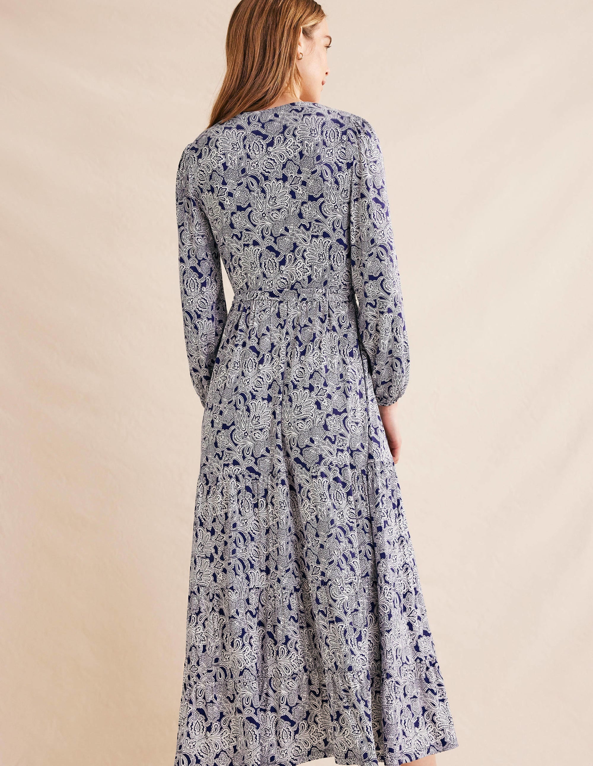 Robe portefeuille longue à volants multiples-Bleu de Prusse, motif Paisley Bud - Image 3