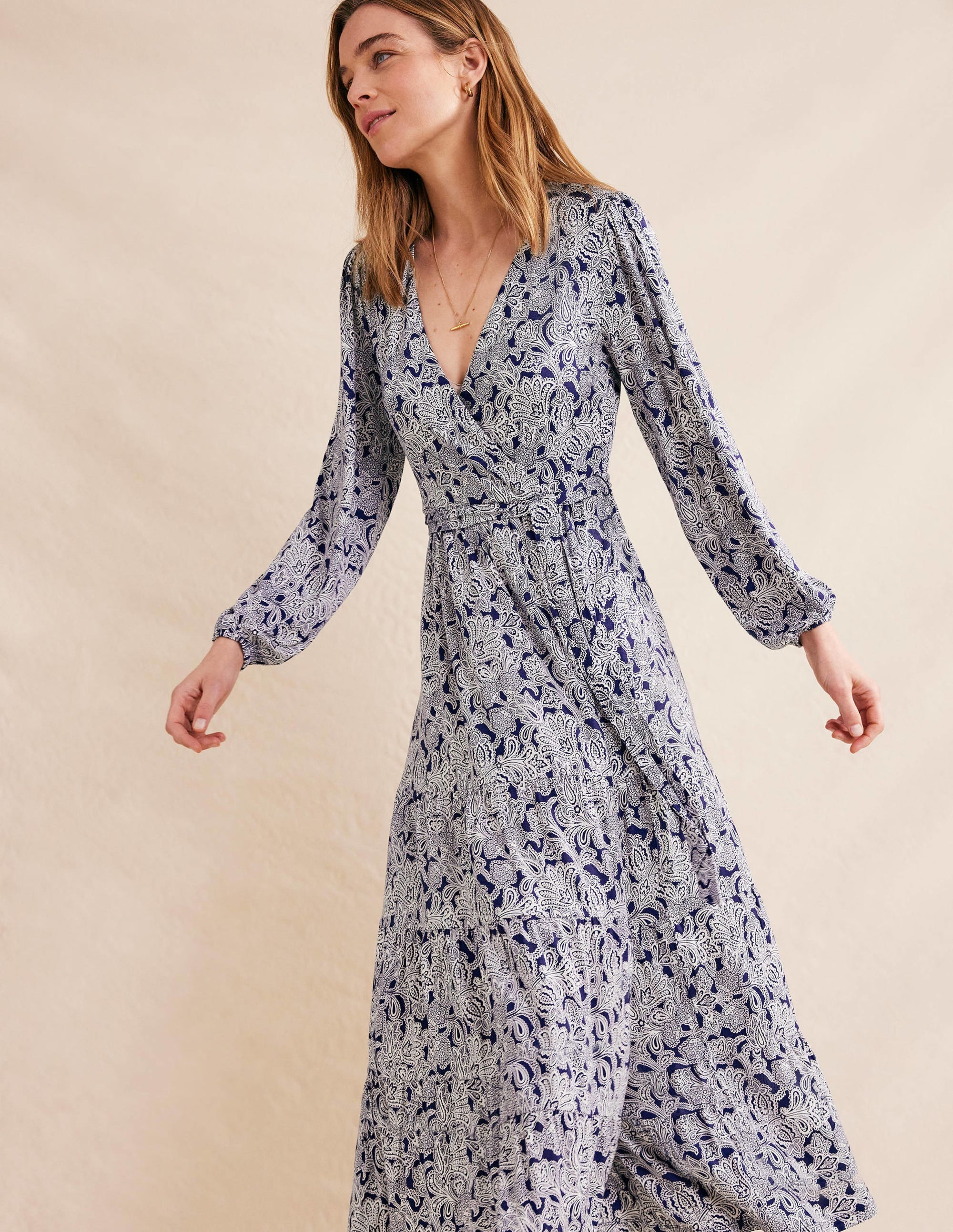 Robe portefeuille longue à volants multiples-Bleu de Prusse, motif Paisley Bud - Image 4