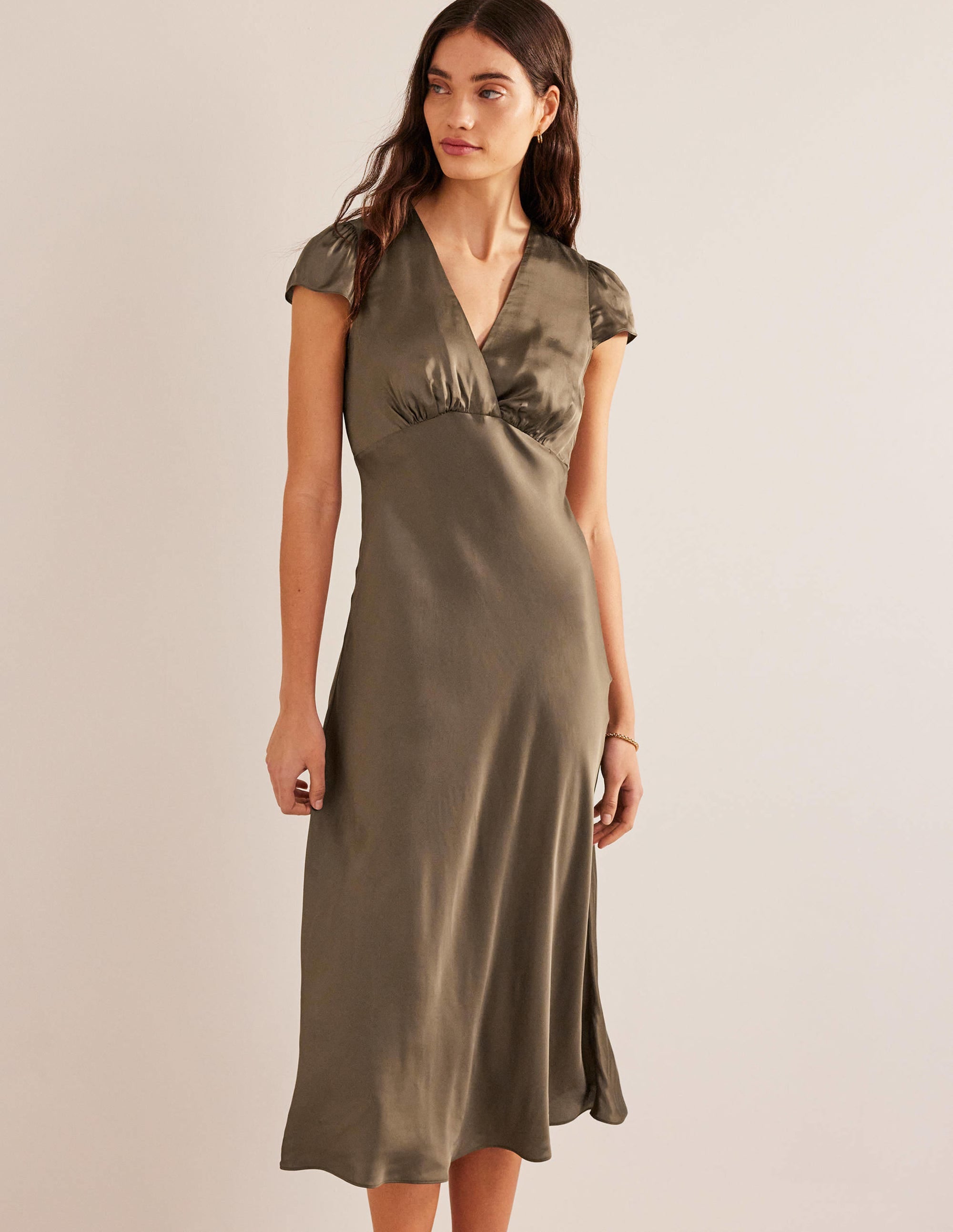 Empire-Midikleid aus Satin-Khaki - Image 1