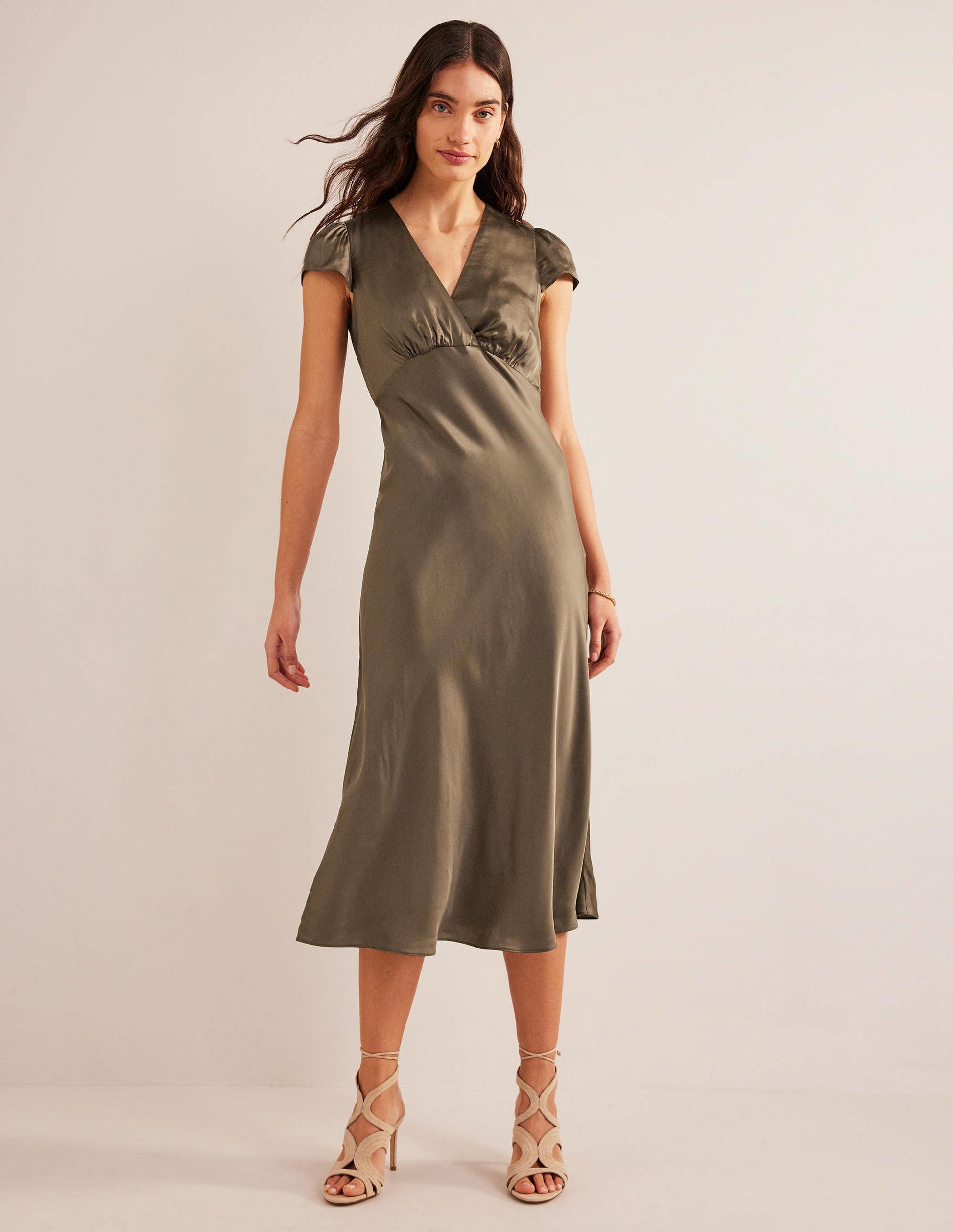 Empire-Midikleid aus Satin-Khaki-4