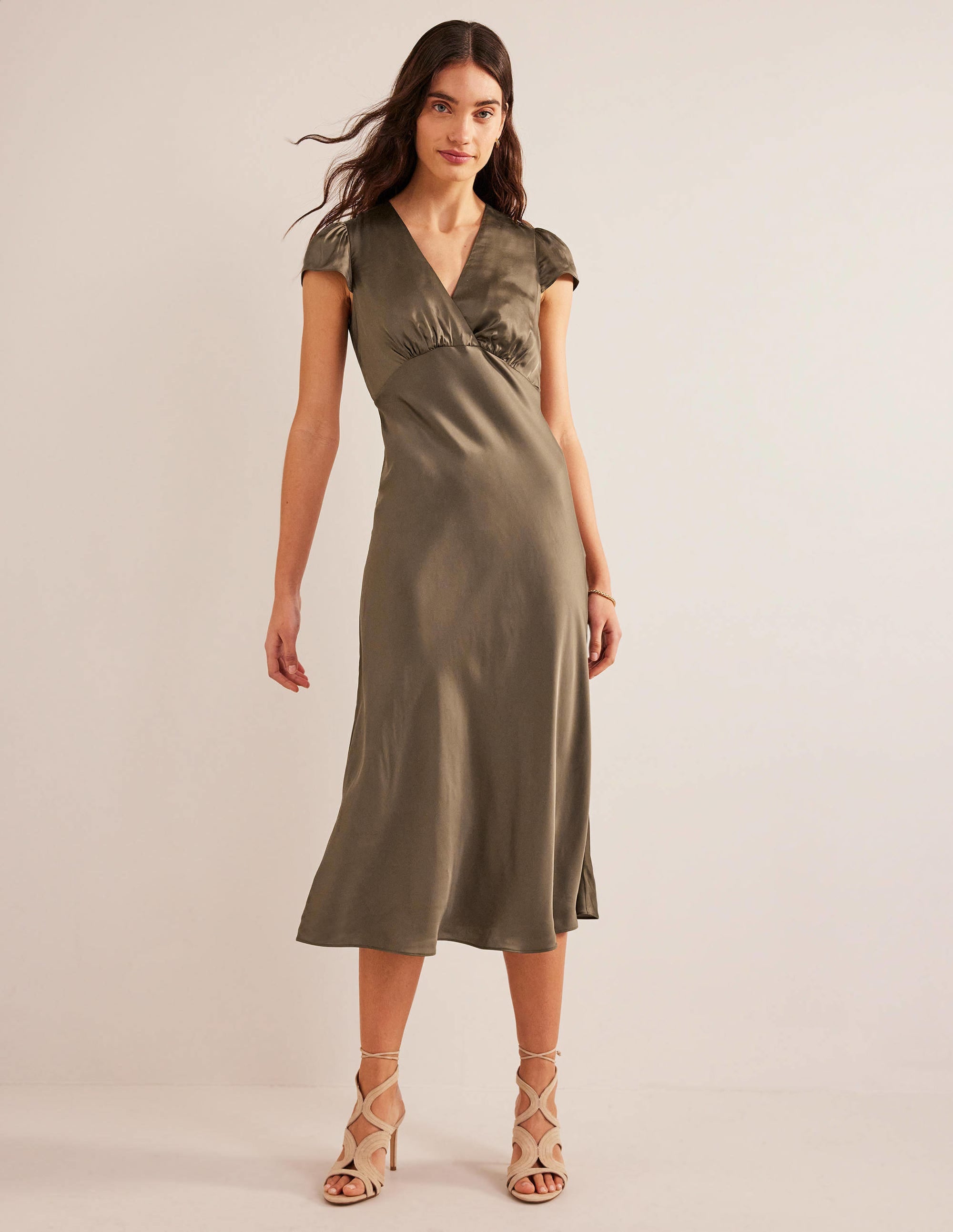 Empire-Midikleid aus Satin-Khaki - Image 4