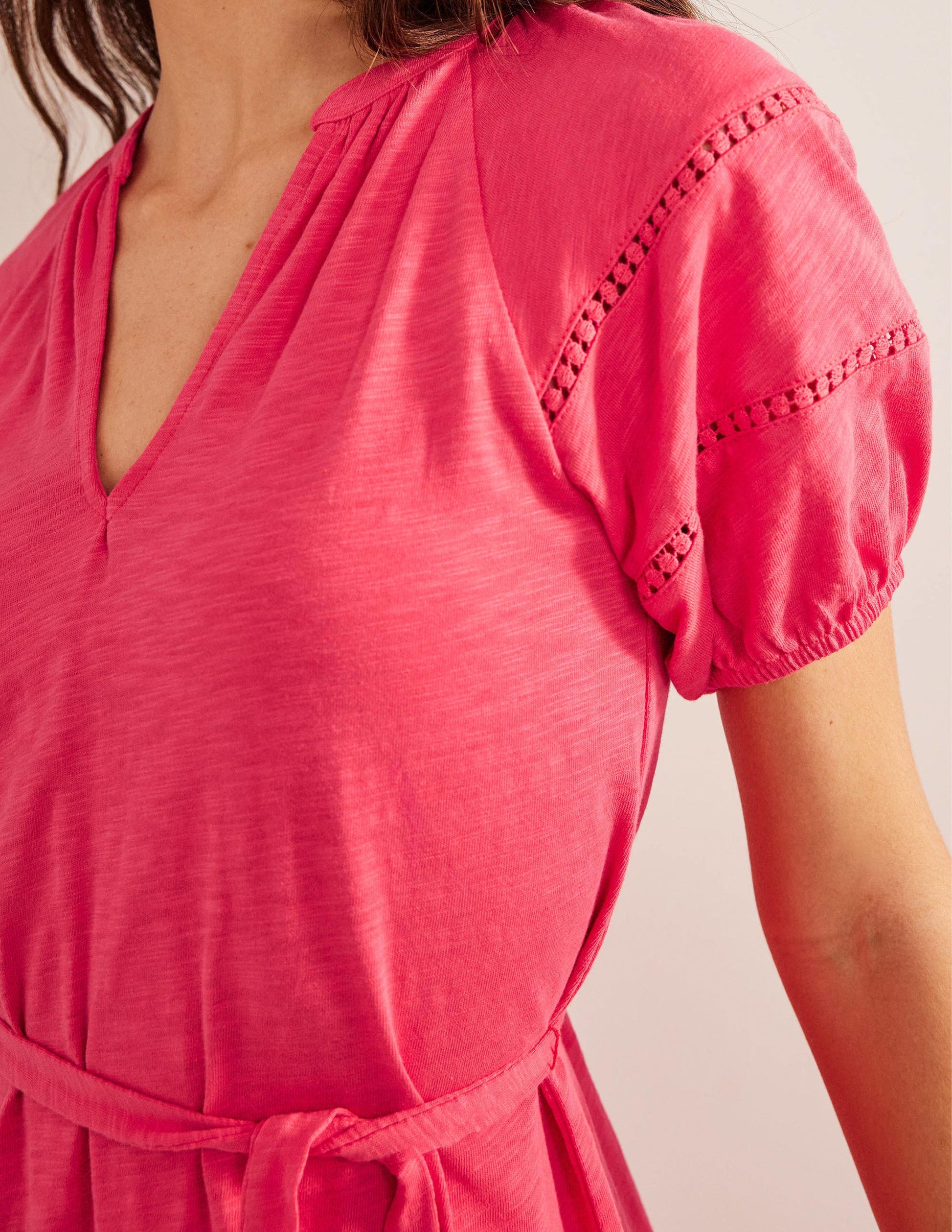 Jerseykleid mit Bortendetail-Knallige Pfingstrose-2