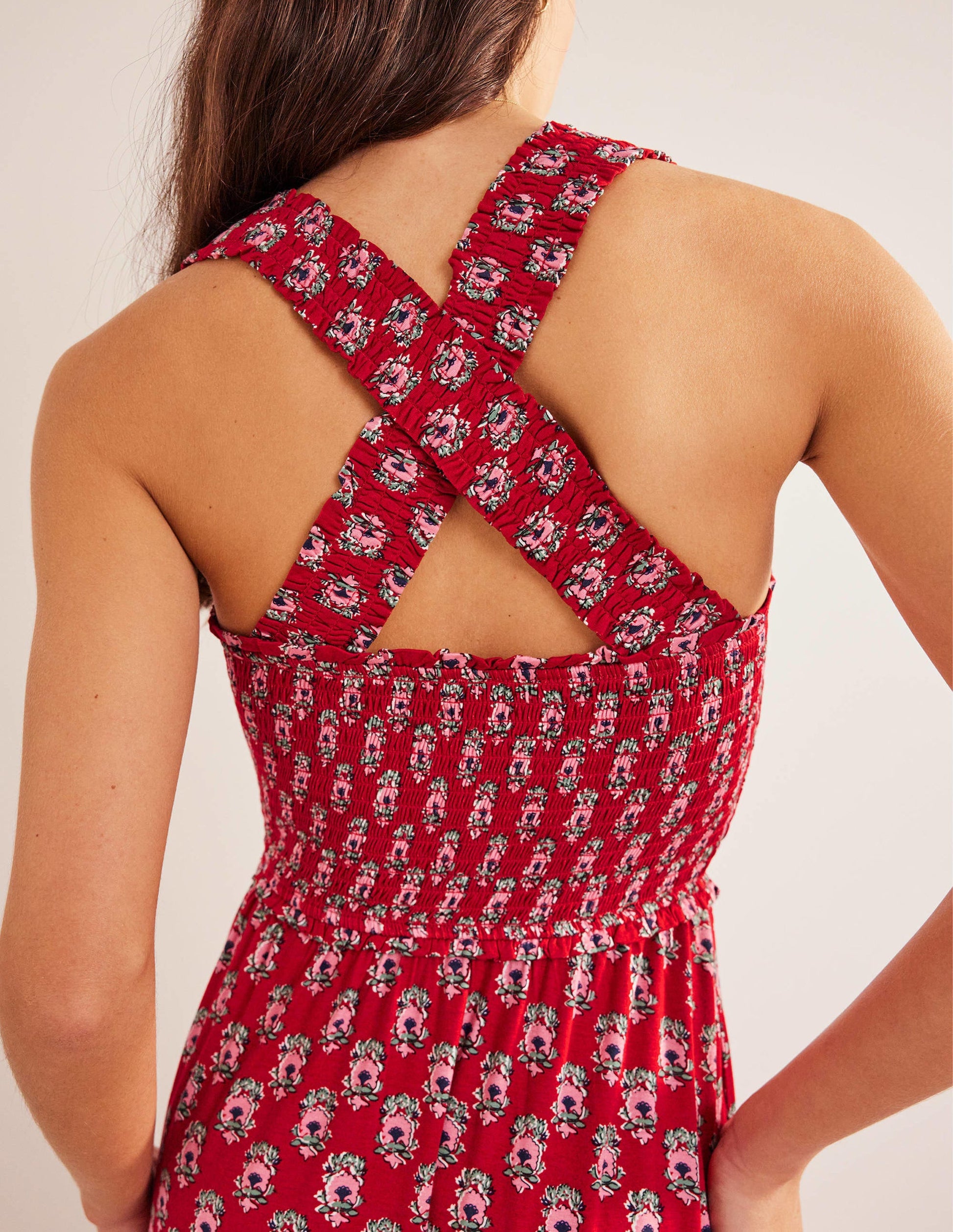 Jersey-Midikleid mit überkreuzten Rückenträgern-Weihnachtssternrot, Filigrane Blümchen-2