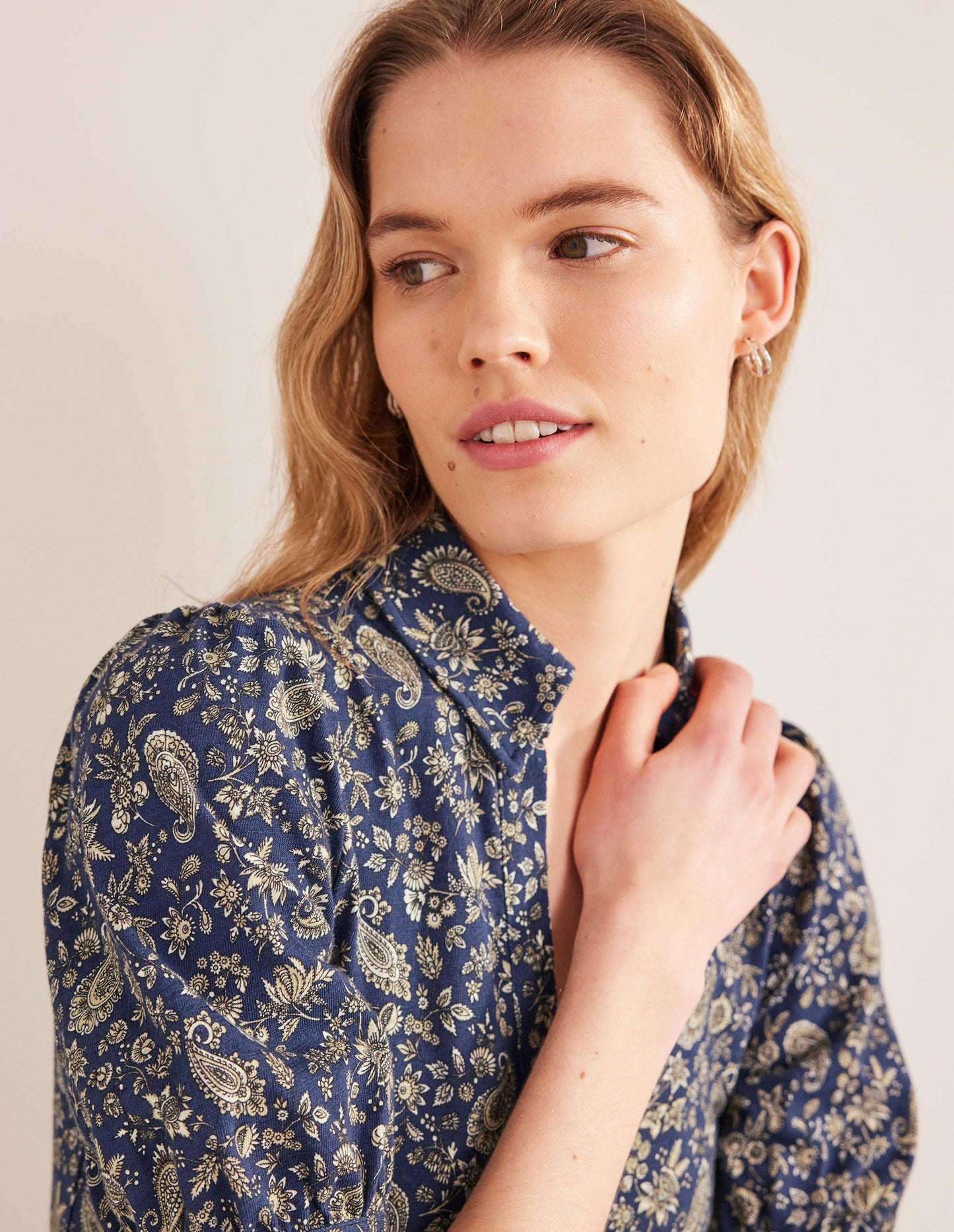 Mini-robe boutonnée style 40s-Bleu marine, motif Dandelion Paisley