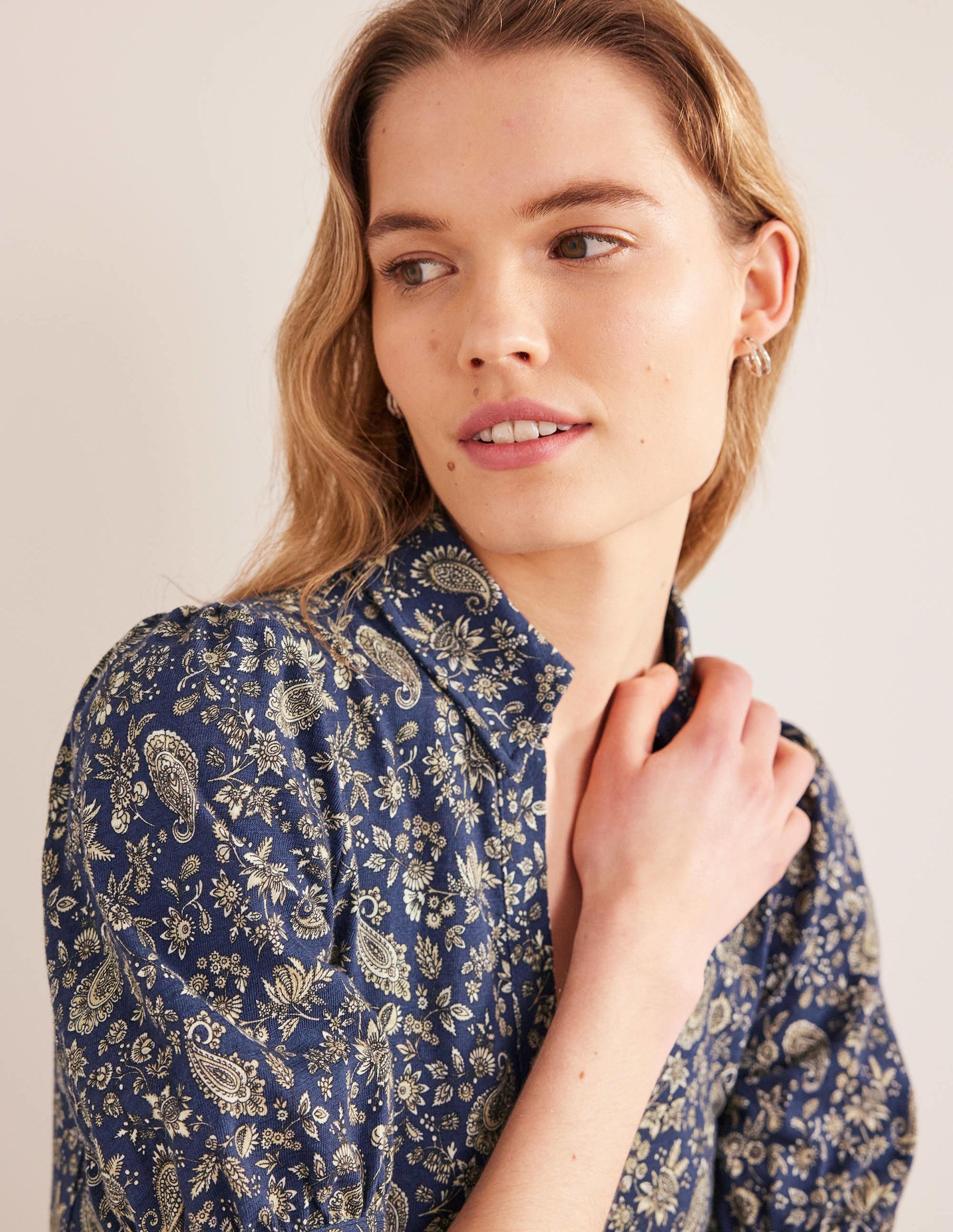 Mini-robe boutonnée style 40s-Bleu marine, motif Dandelion Paisley - Image 2