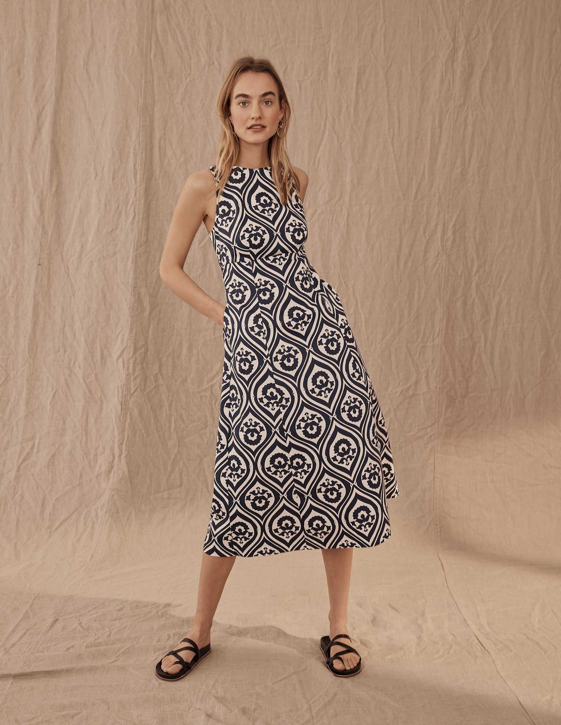 Midikleid mit U-Boot-Ausschnitt-Marineblau, Geometrisches Kaskadenmuster-5