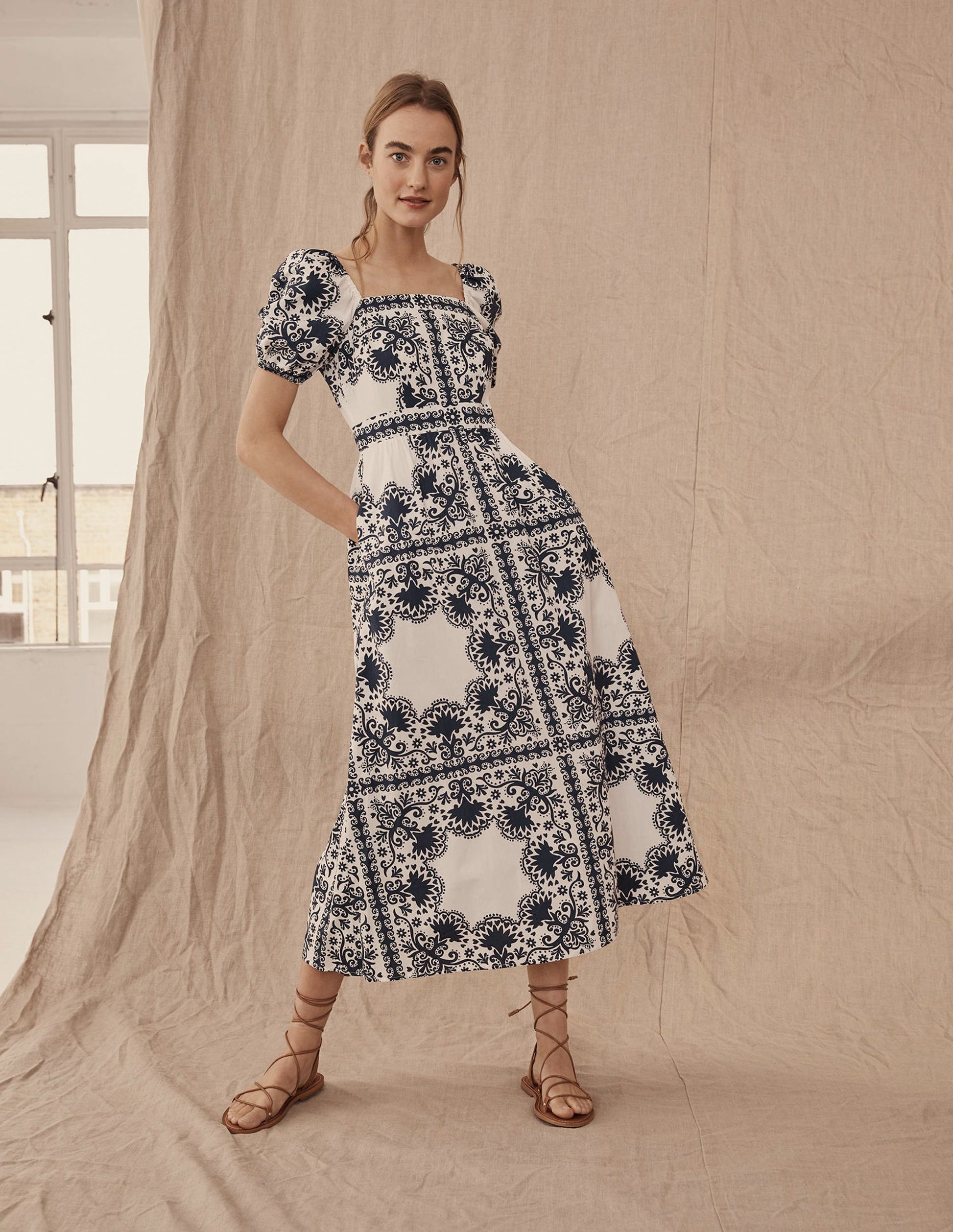 Midikleid mit eckigem Ausschnitt-Französisches Marineblau, Röschen-5