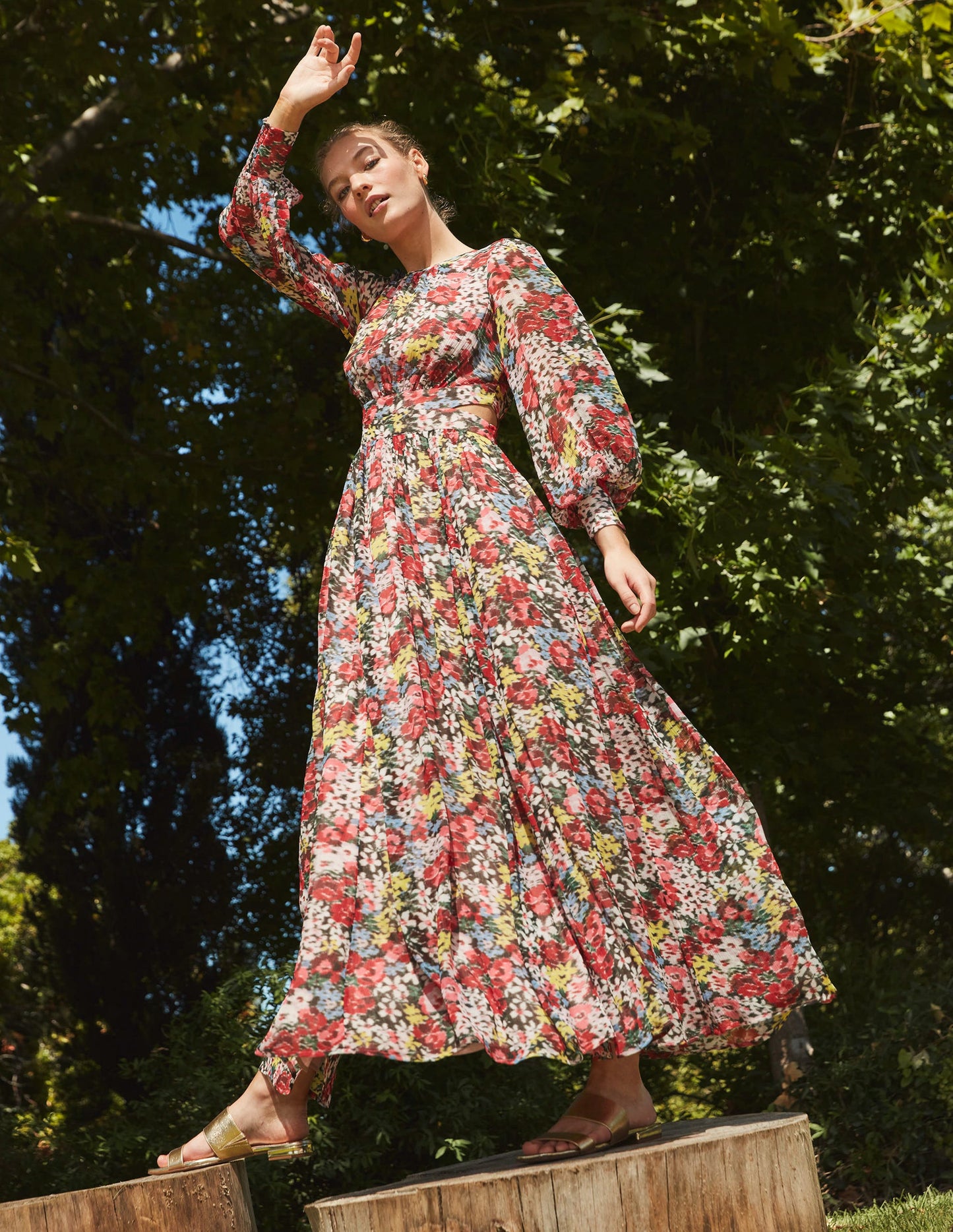 Maxikleid mit geschwungener Taille-Bunt, Moiré-Blüten