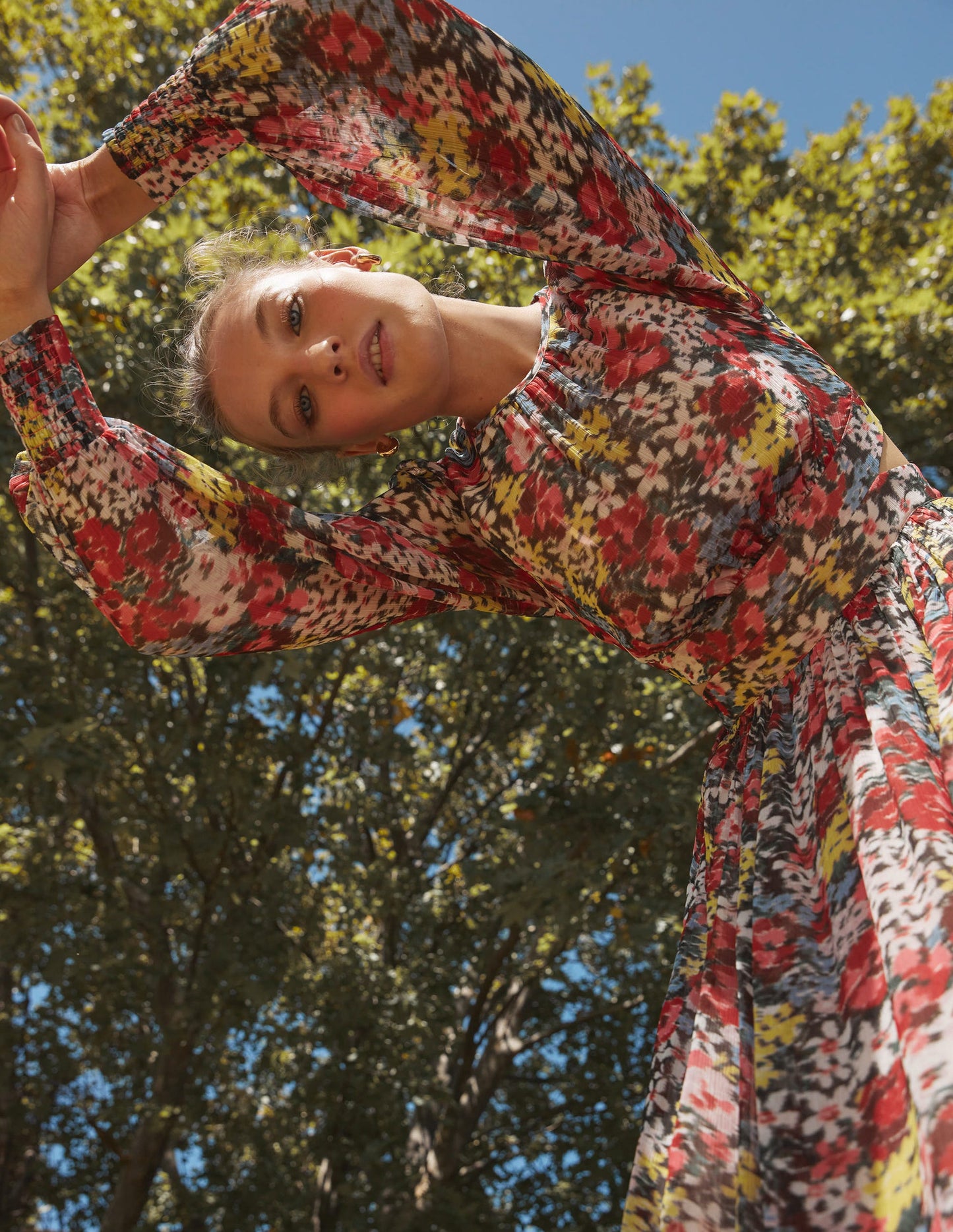 Maxikleid mit geschwungener Taille-Bunt, Moiré-Blüten