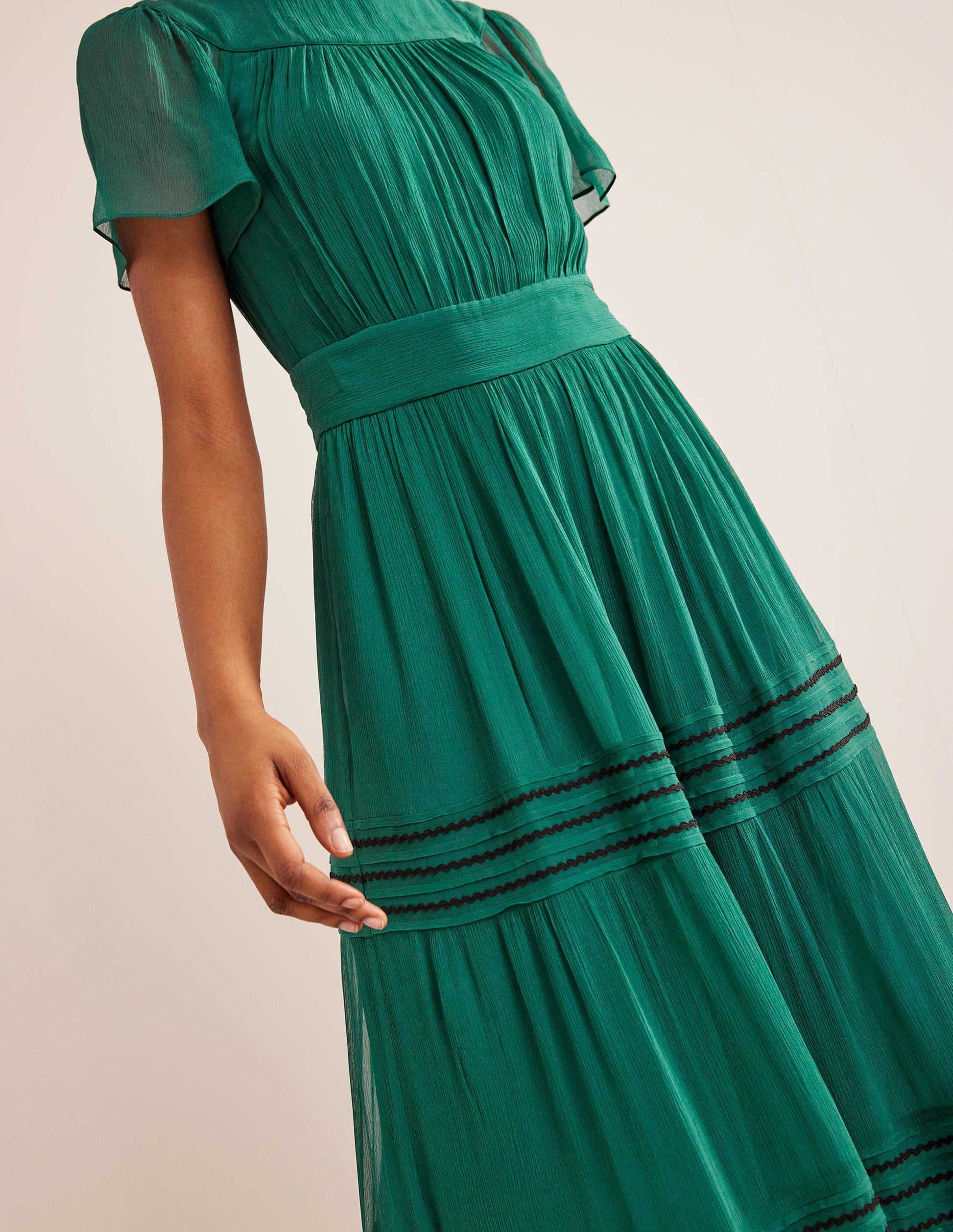 Maxikleid mit Bortendetail-Waldgrün-4
