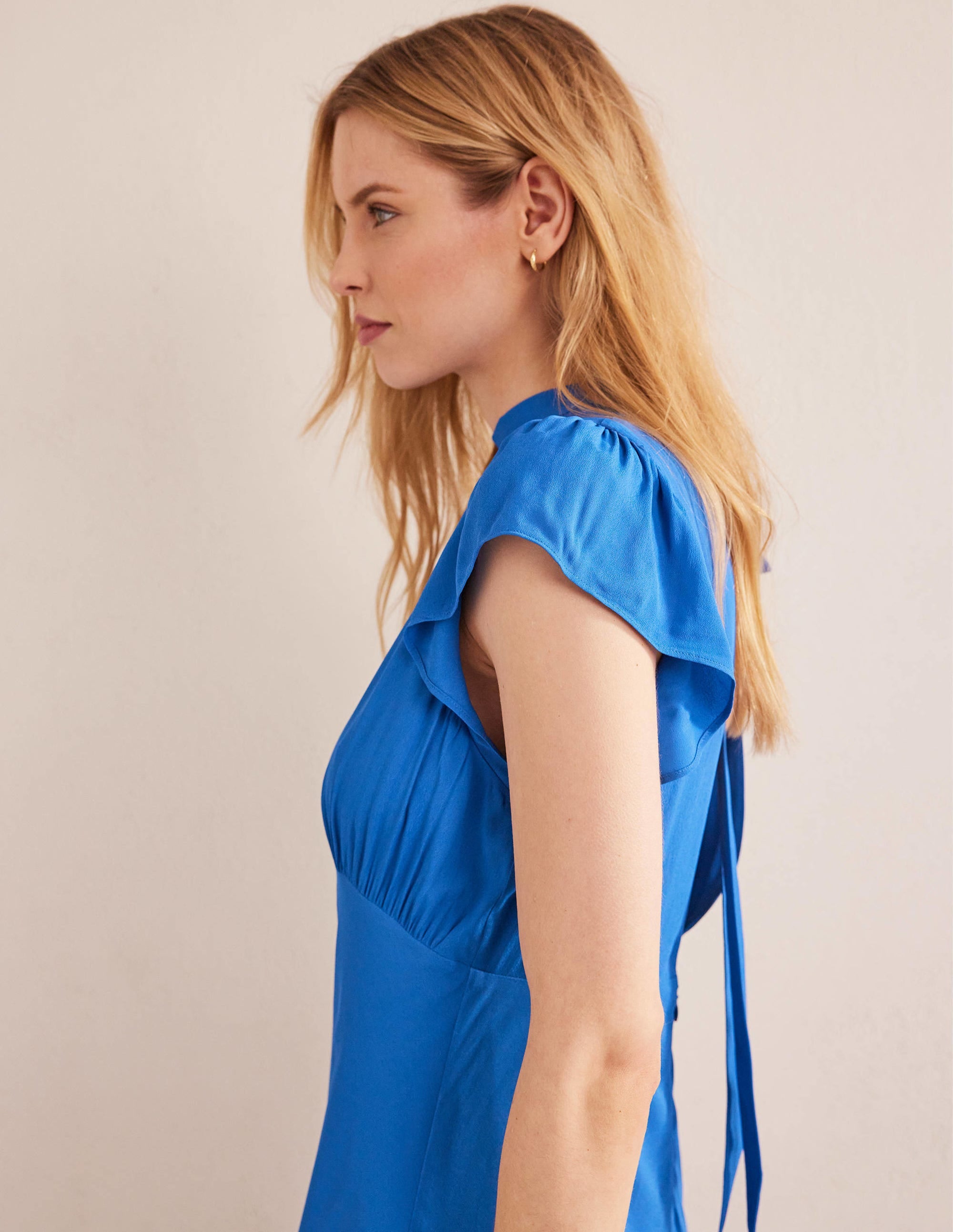 Maxikleid mit Nackenband-Cyan - Image 5