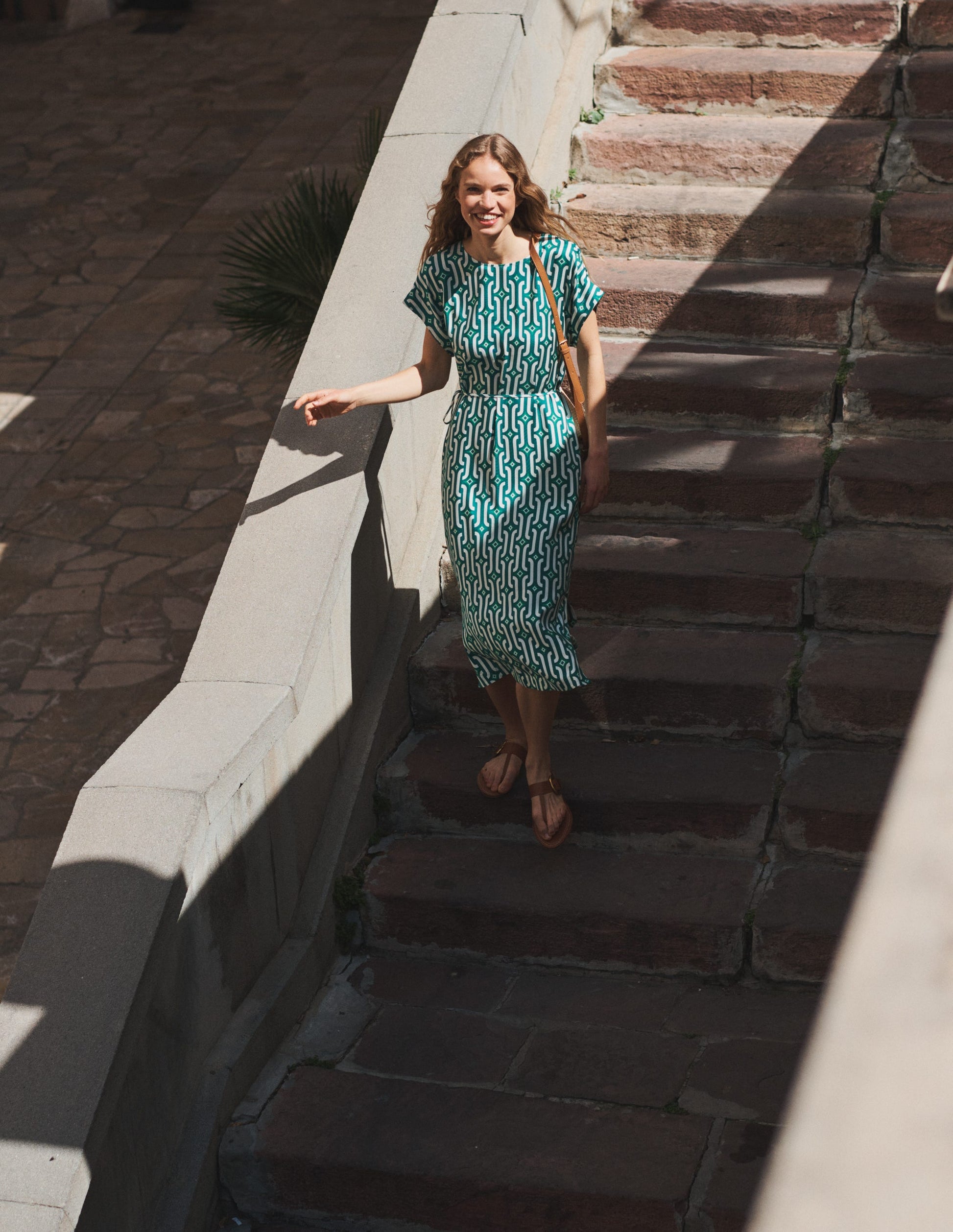 Midi-Säulenkleid mit kurzen Ärmeln-Helles Smaragdgrün, Geometrisches Muster-5