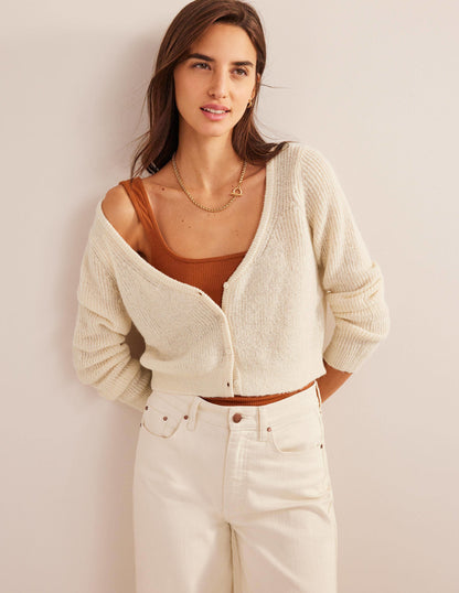 Flauschiger Cardigan mit kurzem Schnitt-Warmes Naturweiß