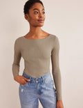 Gerippter Pullover mit U-Boot-Ausschnitt-Steingrau