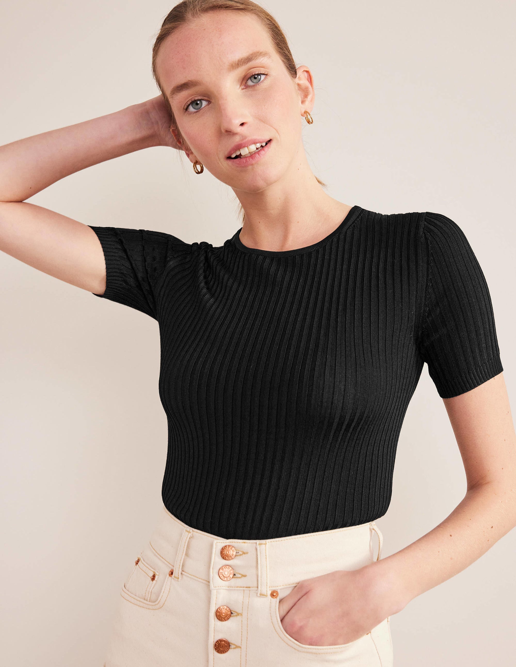 Rippstrick-T-Shirt-Schwarz - Image 1