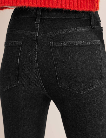 Anliegende 7/8-Jeans mit Schlag-Schwarz