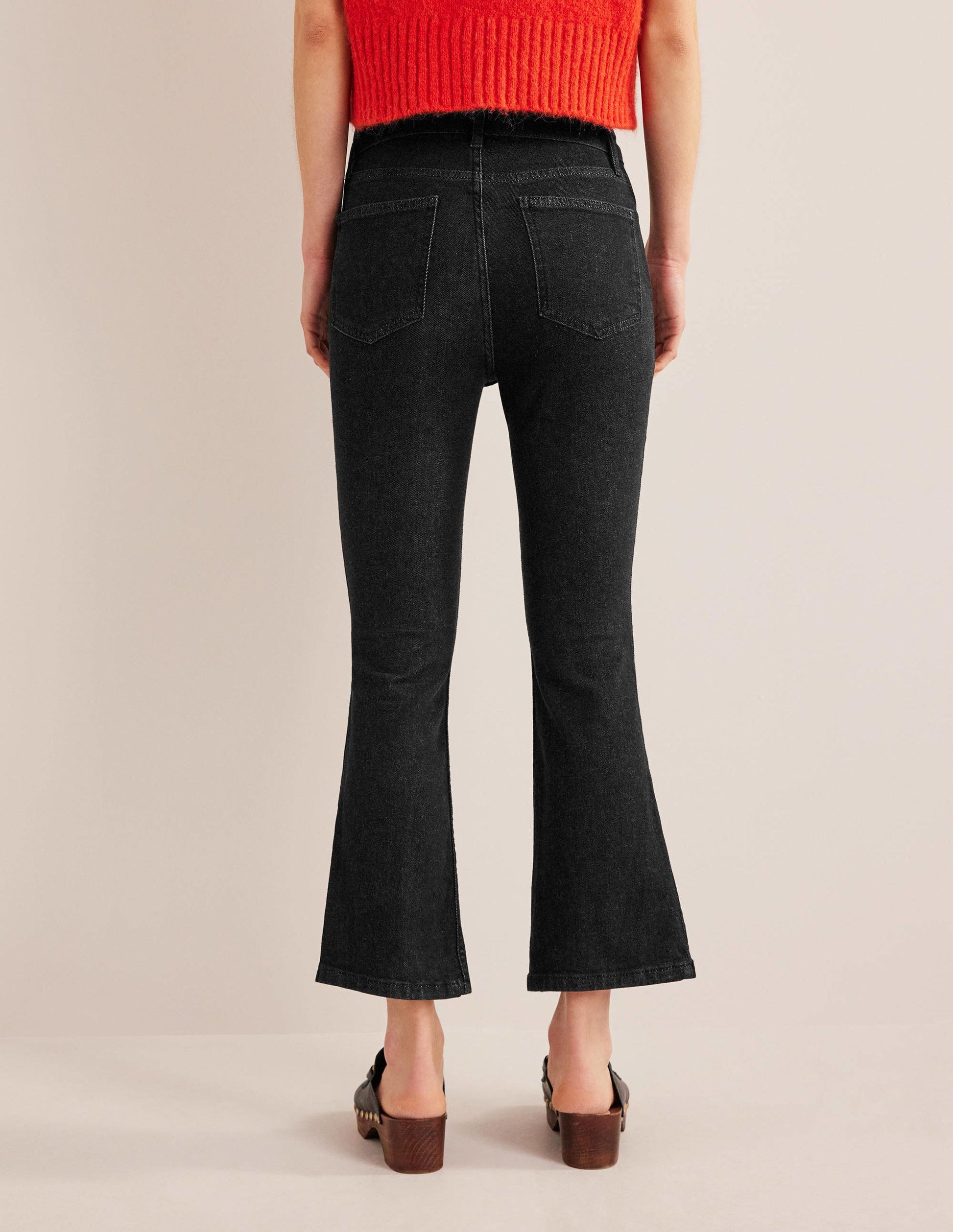 Anliegende 7/8-Jeans mit Schlag-Schwarz-3
