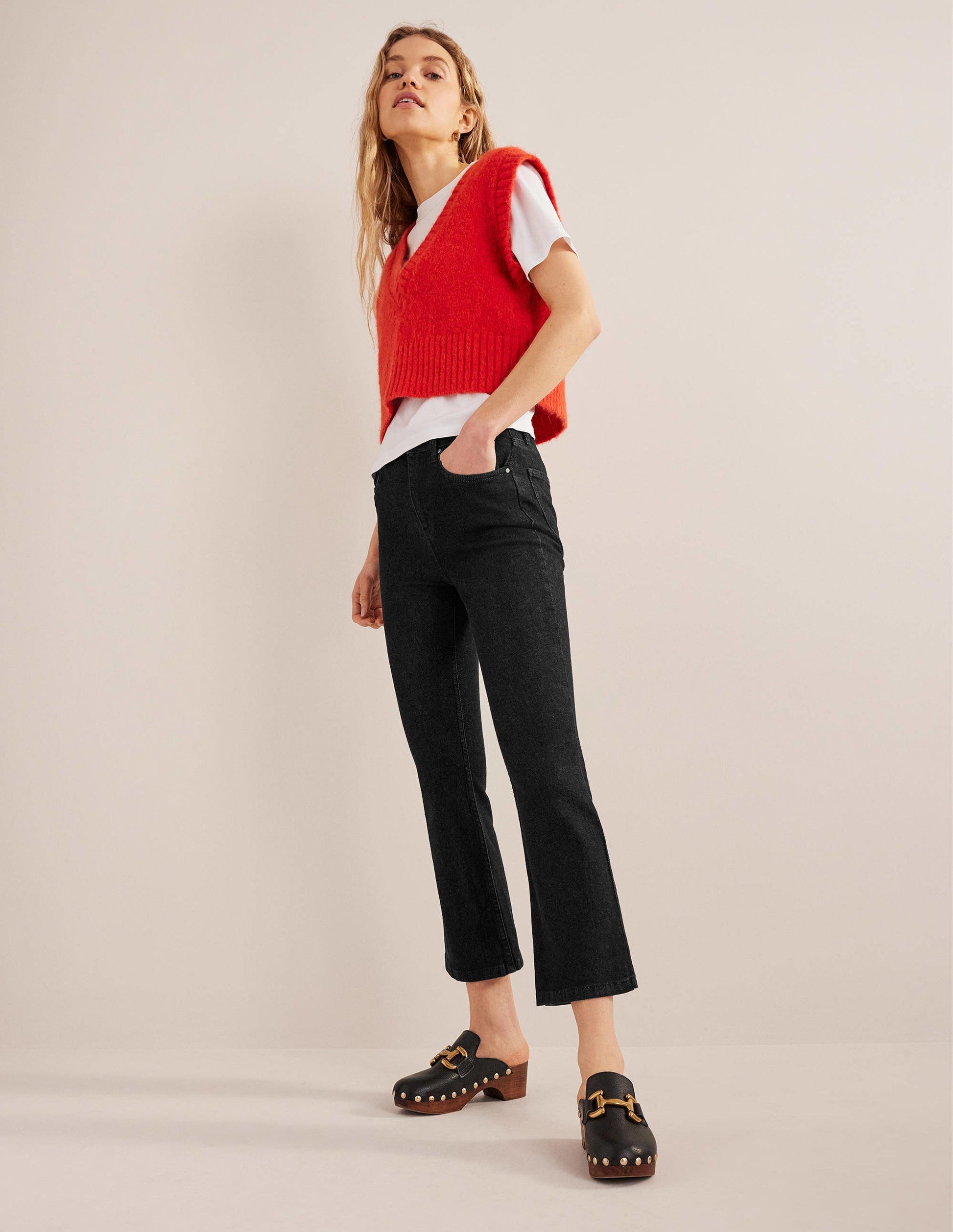 Anliegende 7/8-Jeans mit Schlag-Schwarz-6