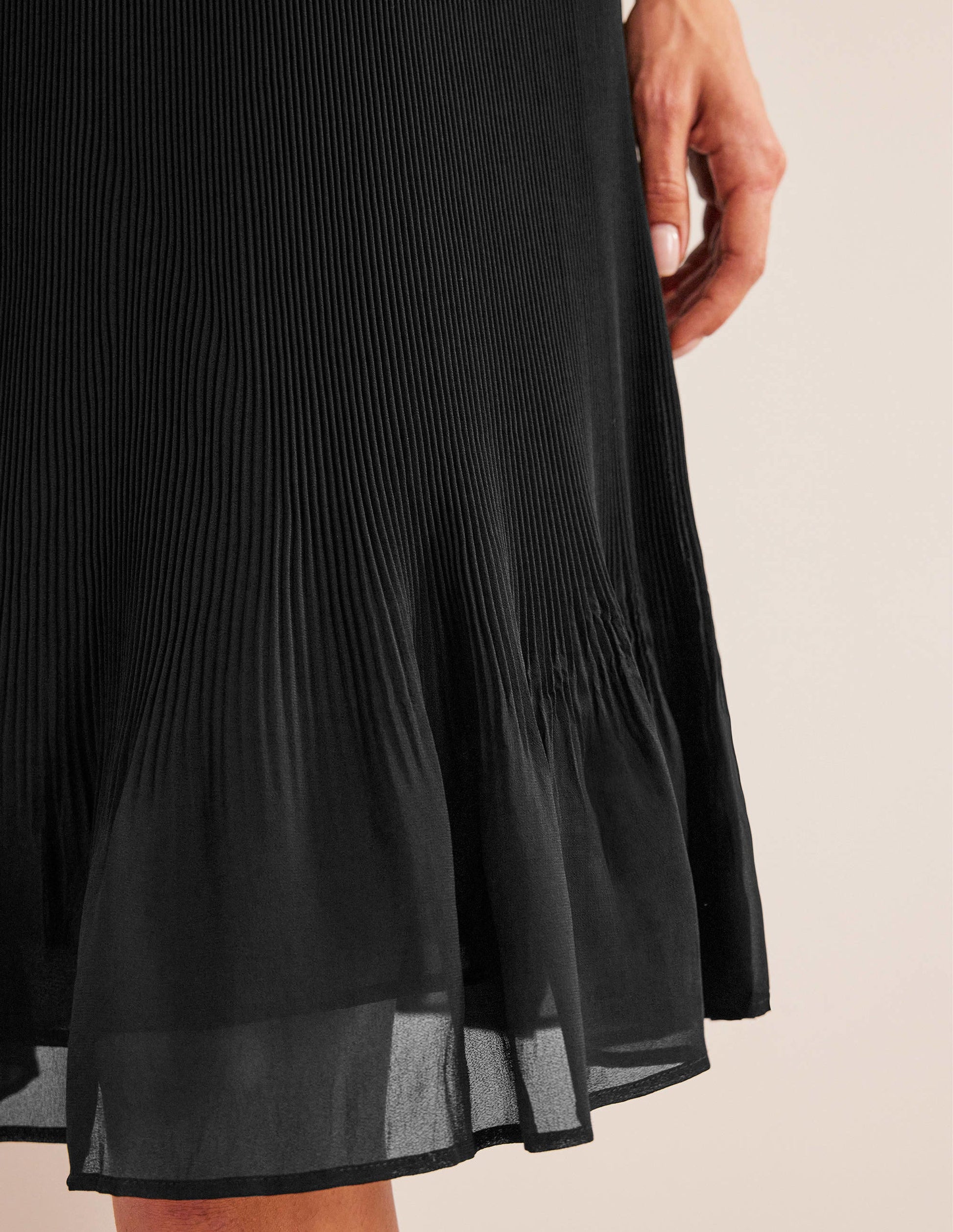 Knee Length Plisse Skirt-Black-2
