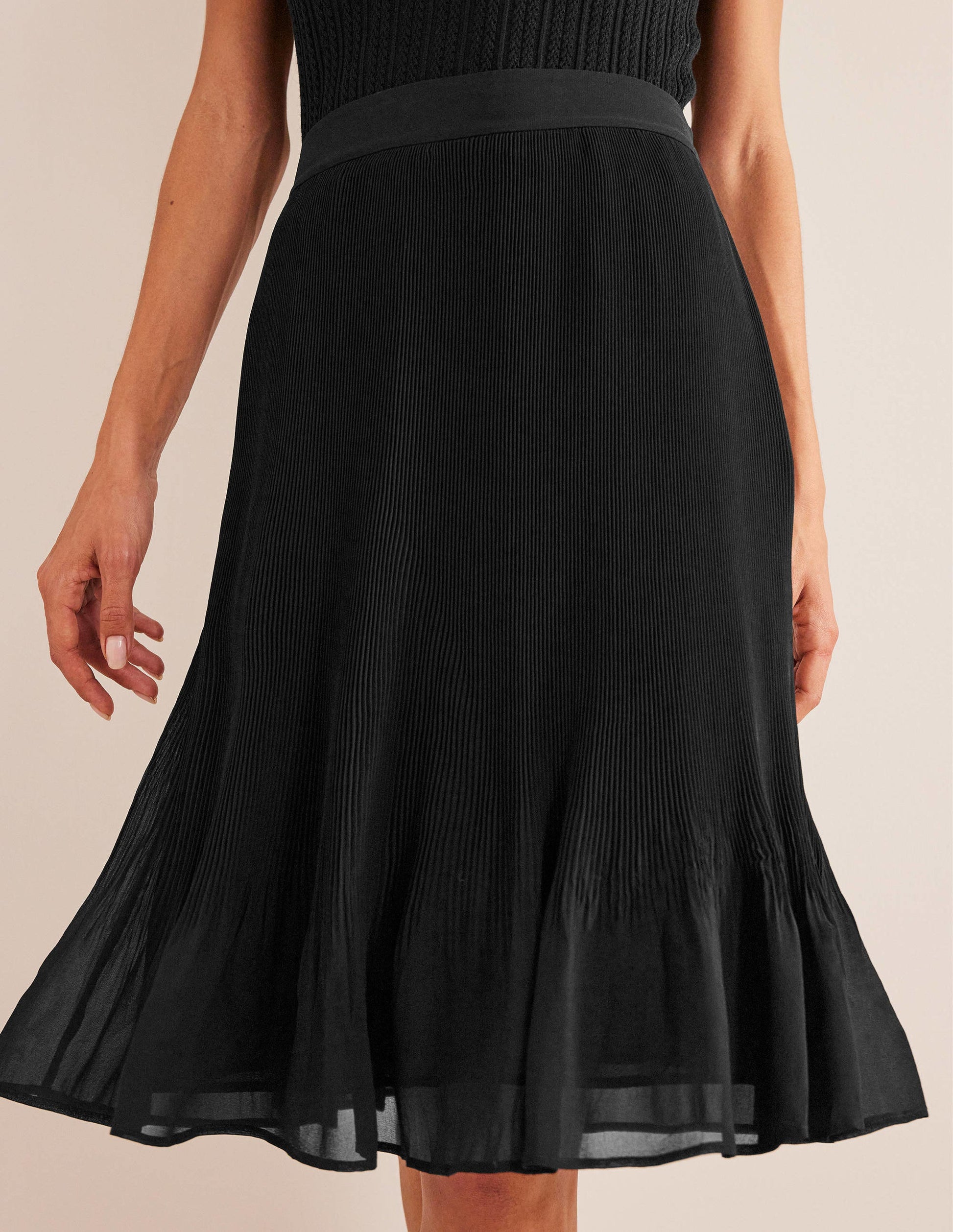 Knee Length Plisse Skirt-Black-4