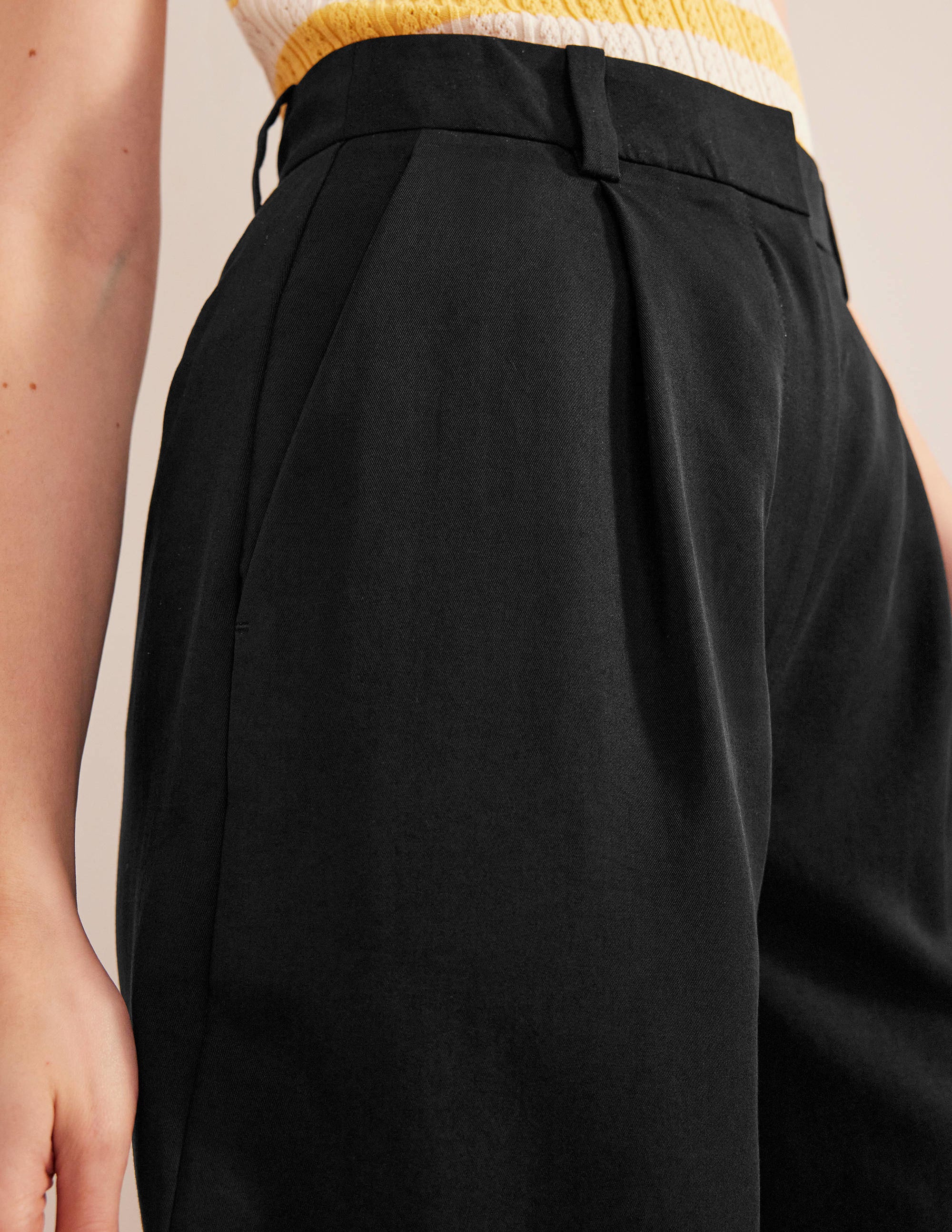 Short décontracté en Tencel-Noir - Image 2