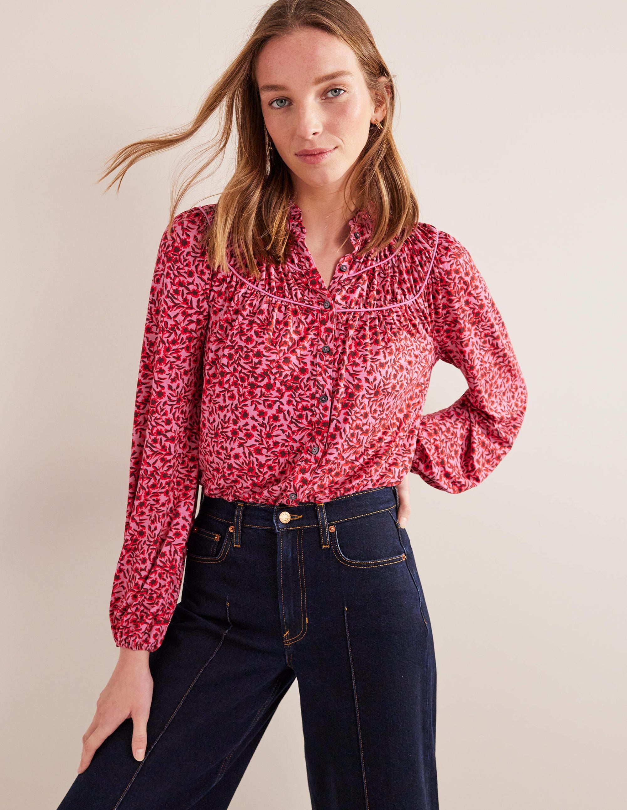 Ruched Yoke Jersey Shirt-Gin Fizz, Abstract Vine - Image 4