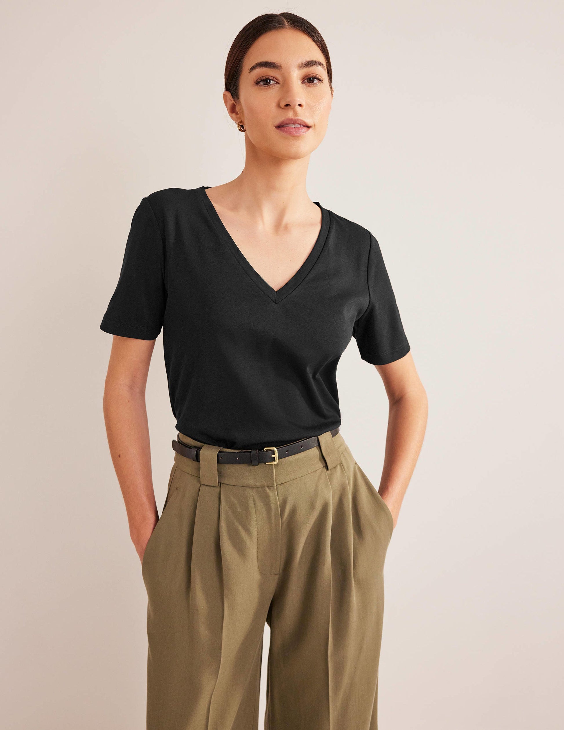 Kastenförmiges T-Shirt mit V-Ausschnitt-Schwarz-4