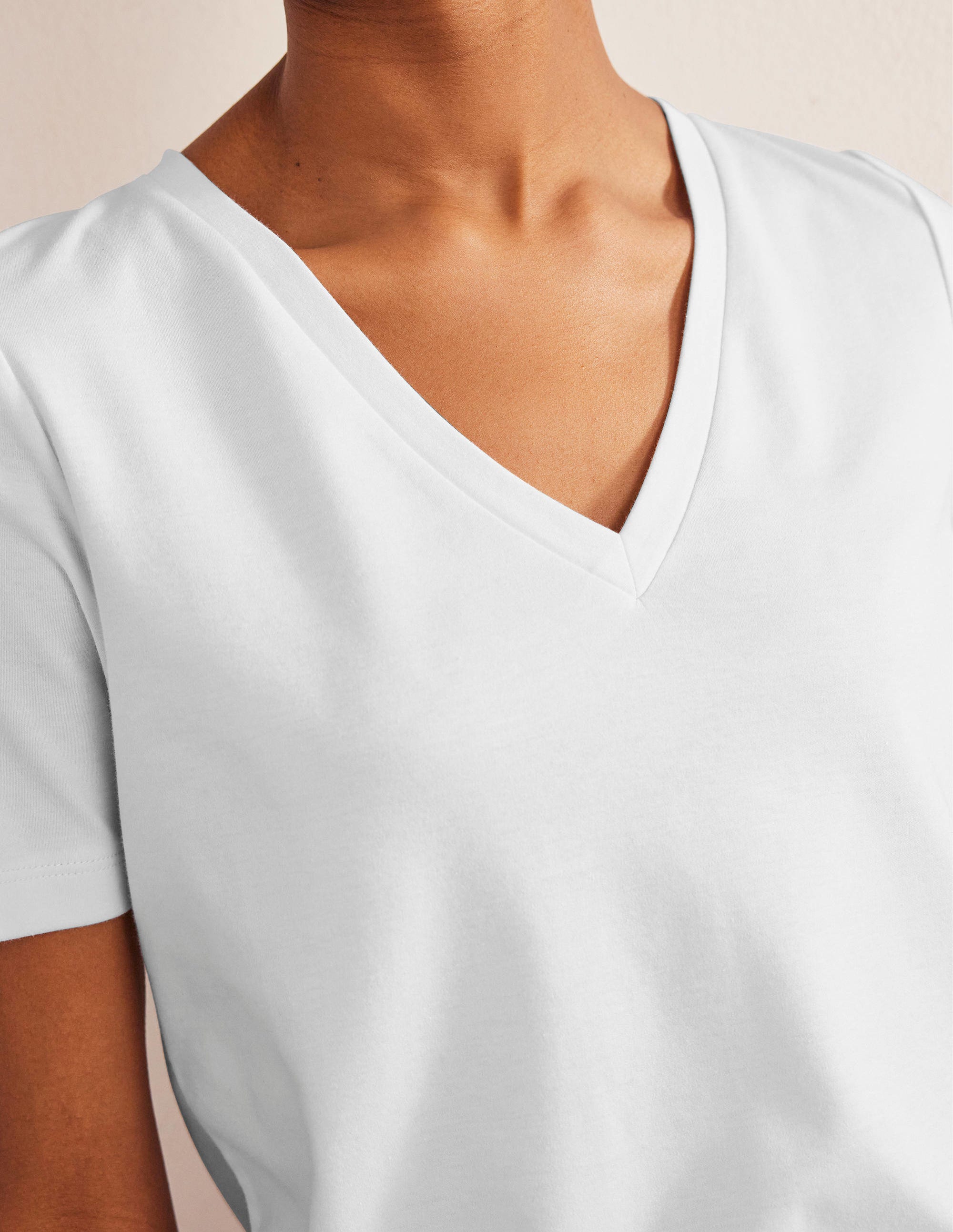 Kastenförmiges T-Shirt mit V-Ausschnitt-Weiß - Image 2