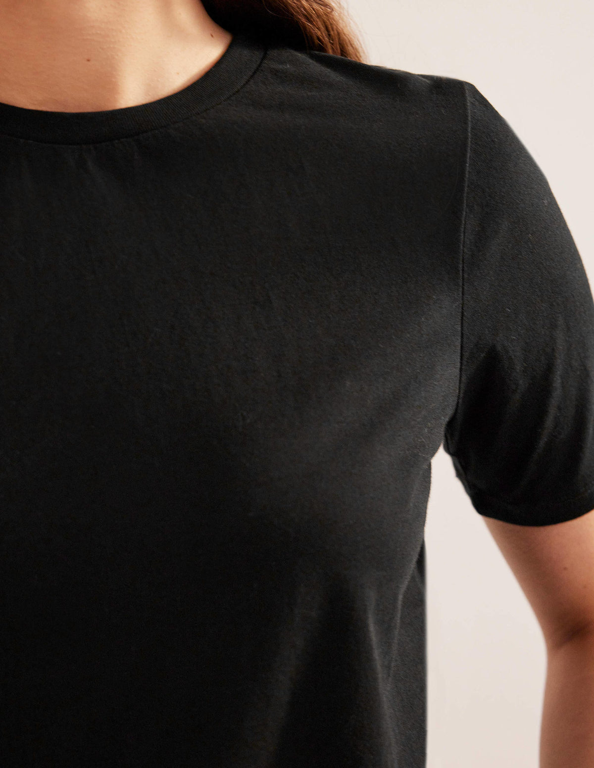 Leichtes Rundhals-T-Shirt-Schwarz - Image 2