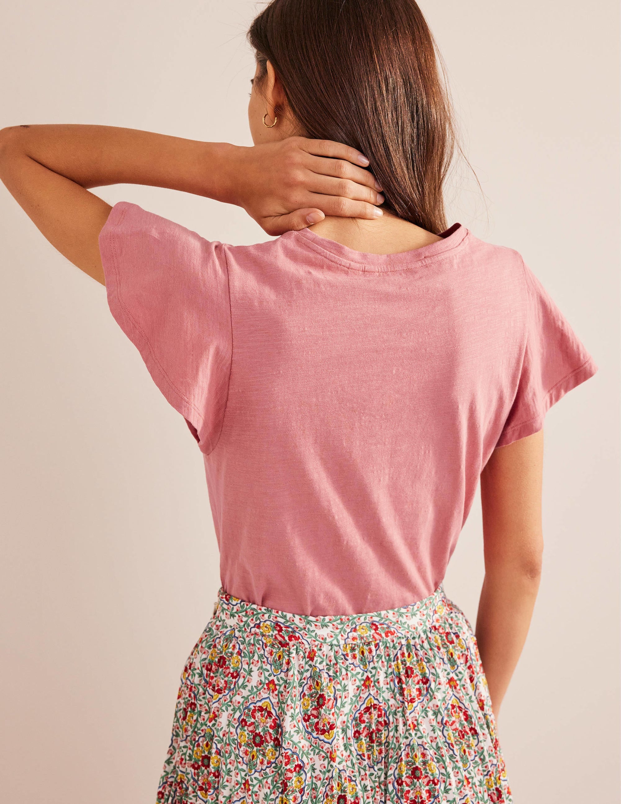 T-Shirt mit Rundhalsausschnitt und Flatterdetails-Blassrosa - Image 3