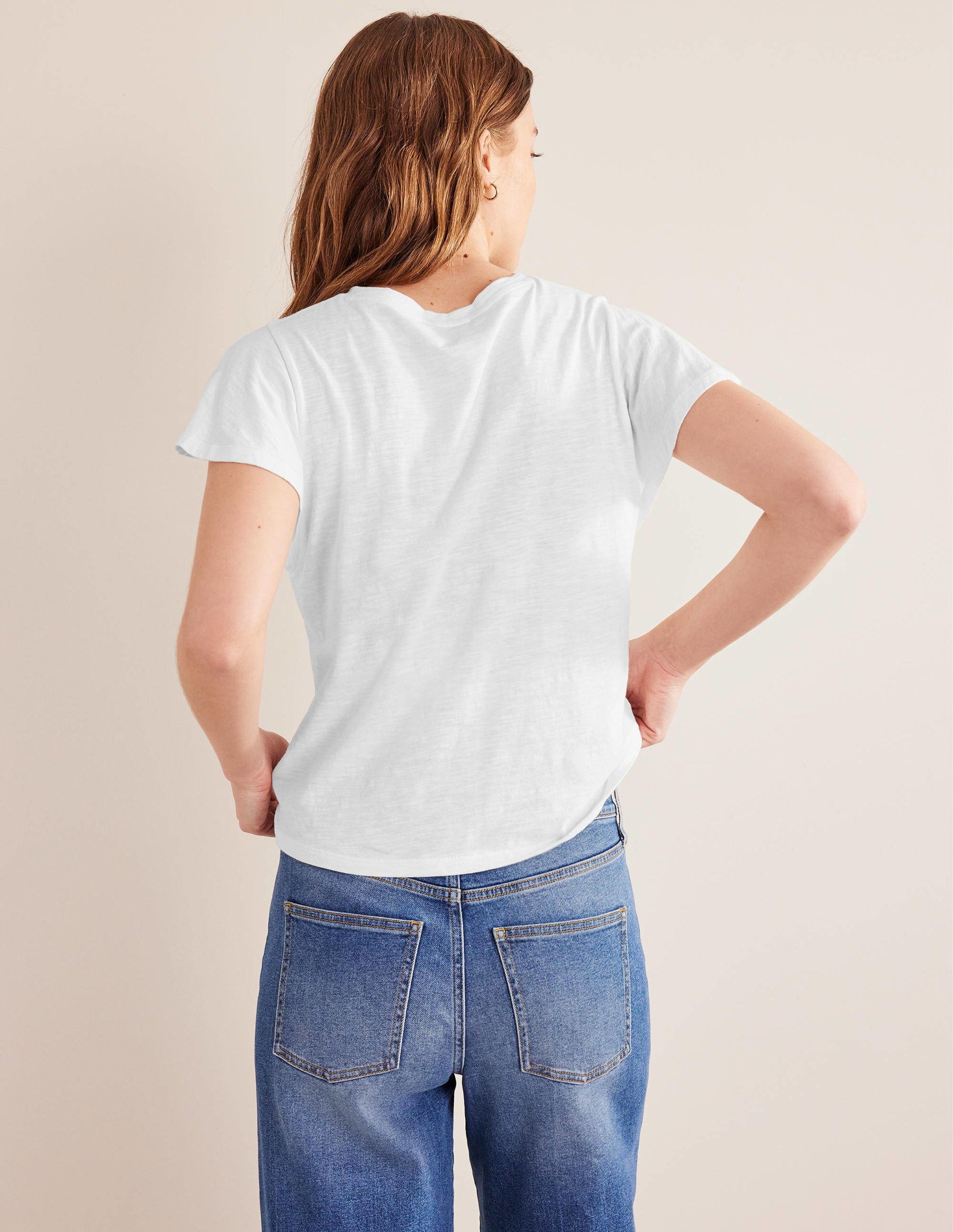 T-Shirt mit Rundhalsausschnitt und Flatterdetails-Weiß-3