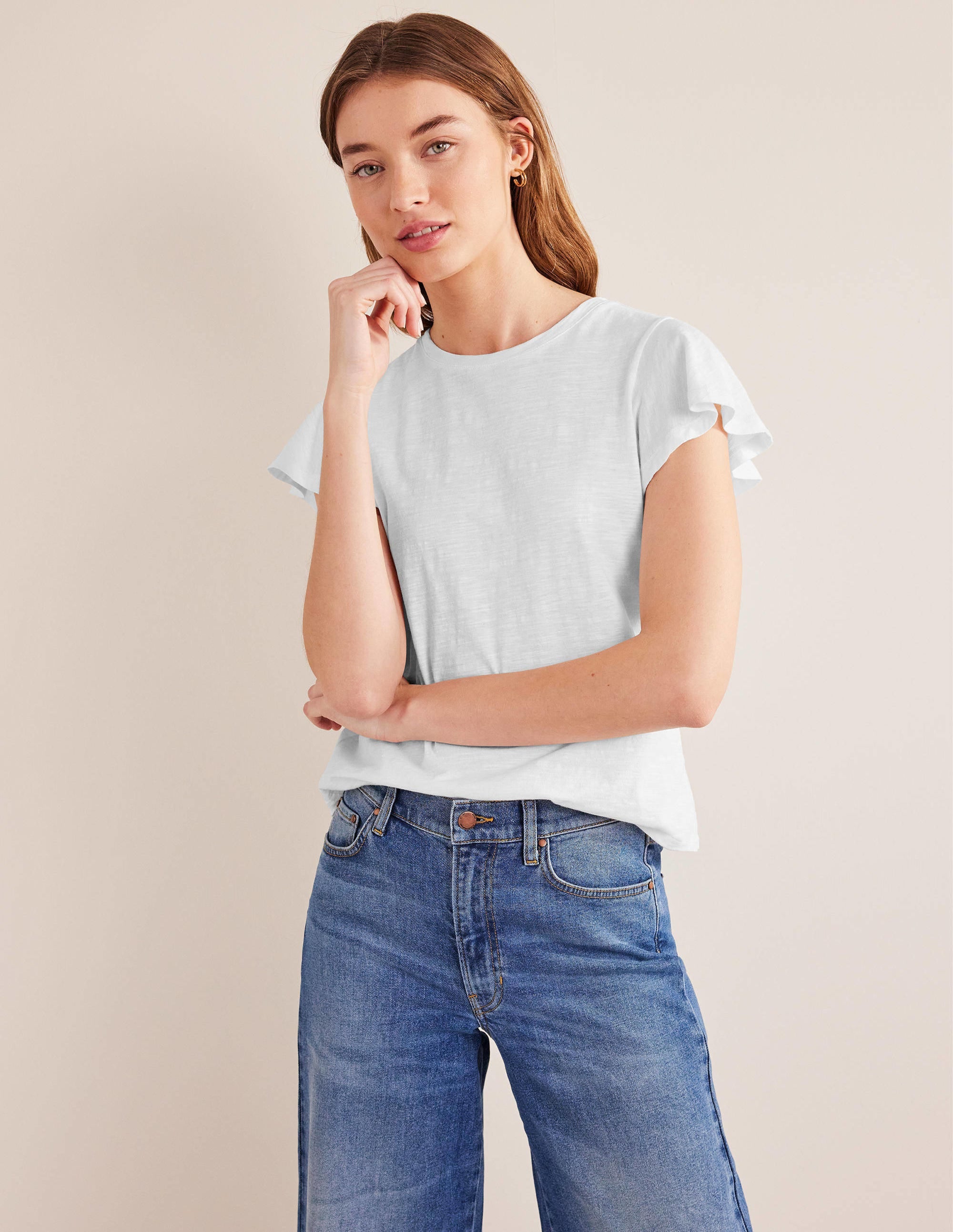 T-Shirt mit Rundhalsausschnitt und Flatterdetails-Weiß - Image 4