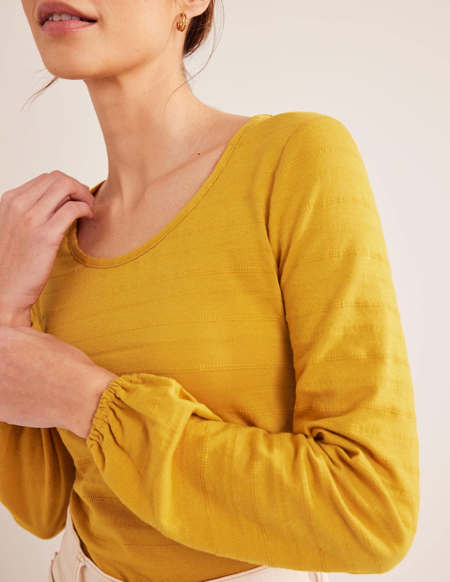 Strukturiertes Oberteil mit Rundhalsausschnitt-Ockergelb