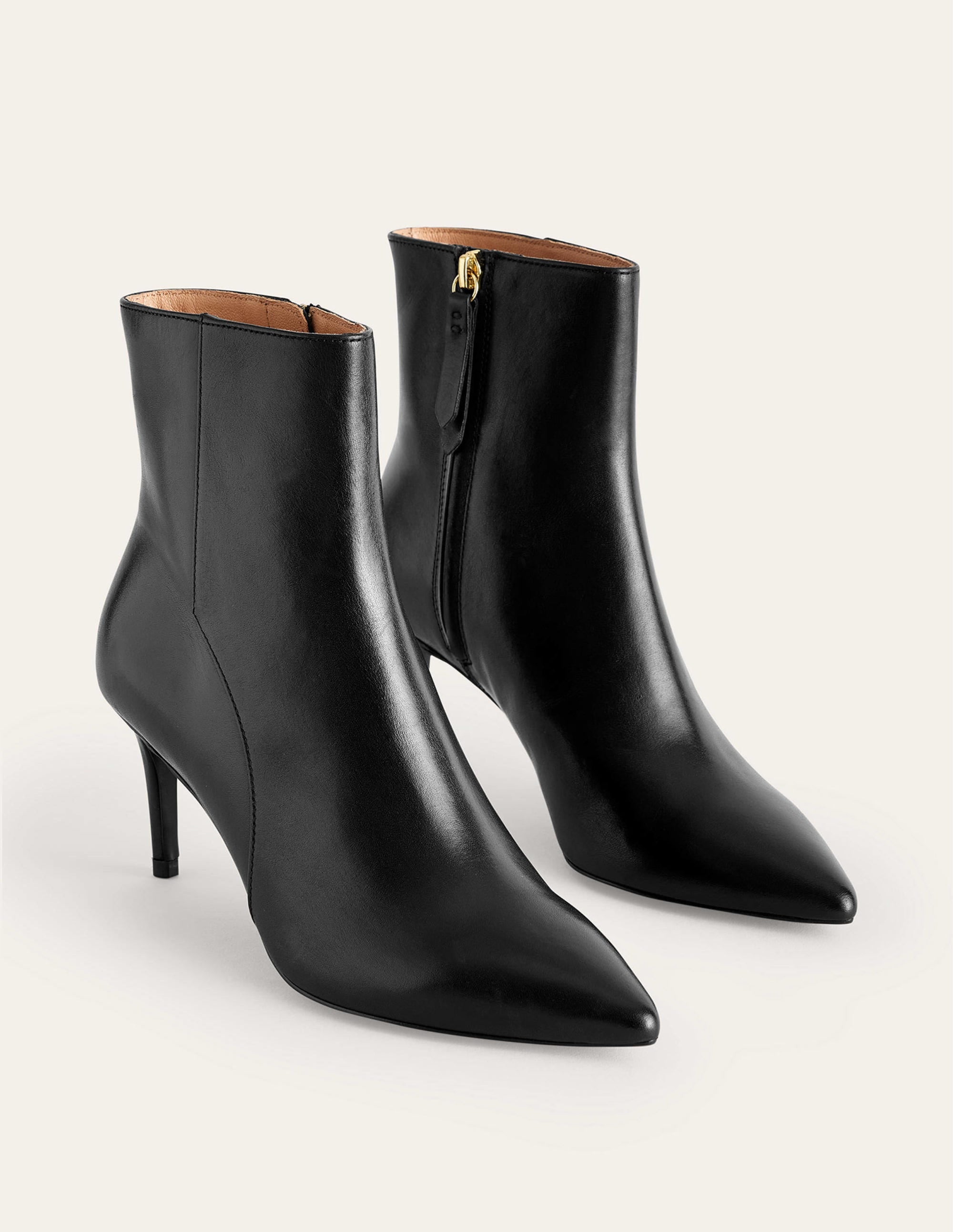 Knöchelhohe Stiefel mit spitzer Zehenpartie-Schwarzes Leder - Image 3