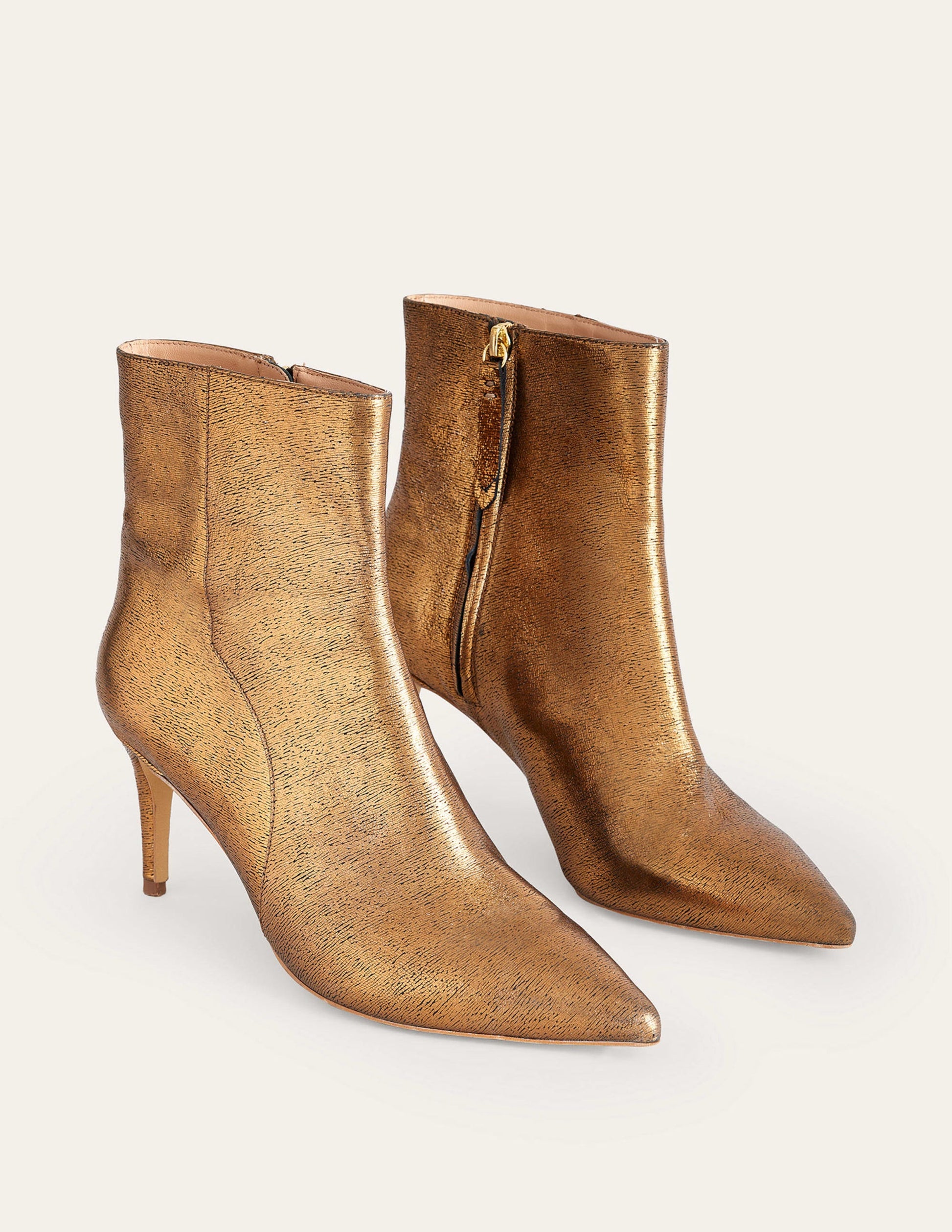 Knöchelhohe Stiefel mit spitzer Zehenpartie-Gold Metallic-Leder-4