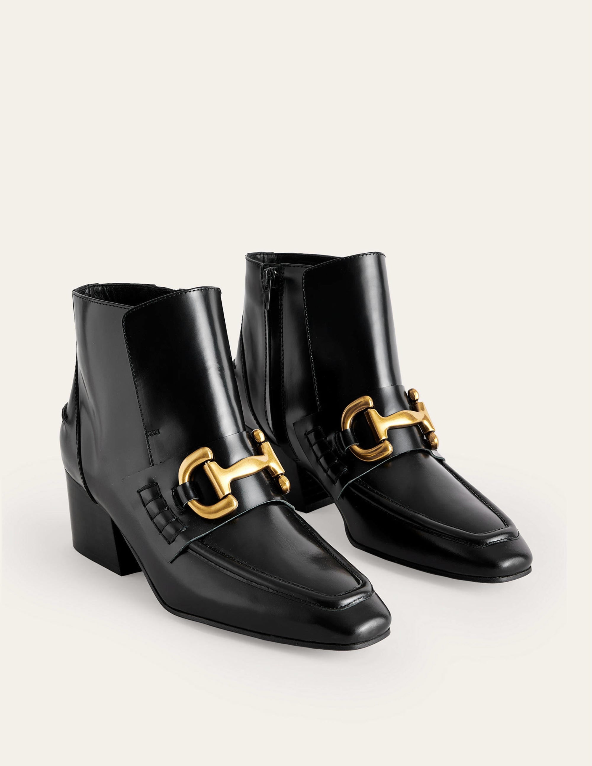 Knöchelhohe Stiefel mit Trensendetail-Schwarzes Leder - Image 3