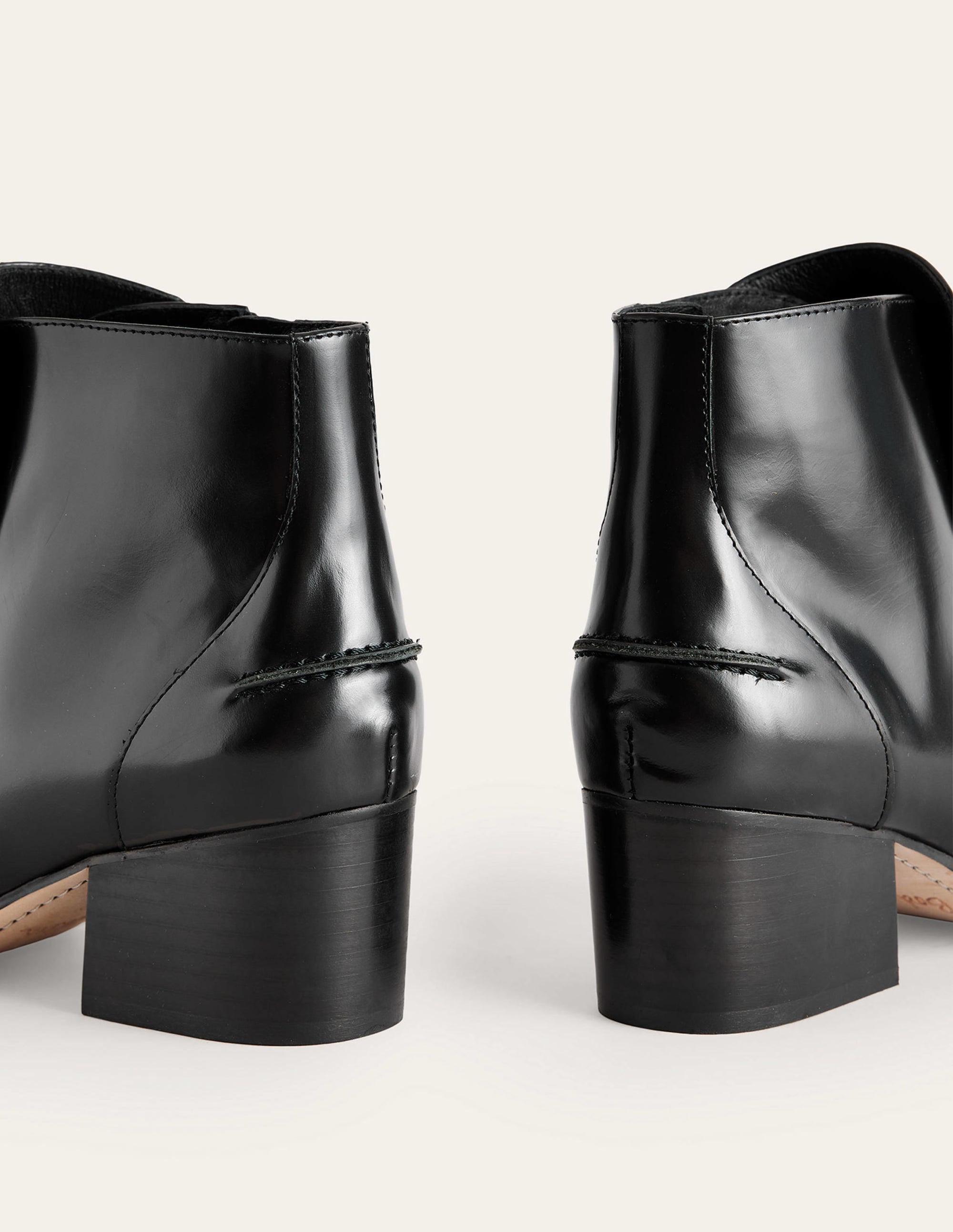 Knöchelhohe Stiefel mit Trensendetail-Schwarzes Leder - Image 4
