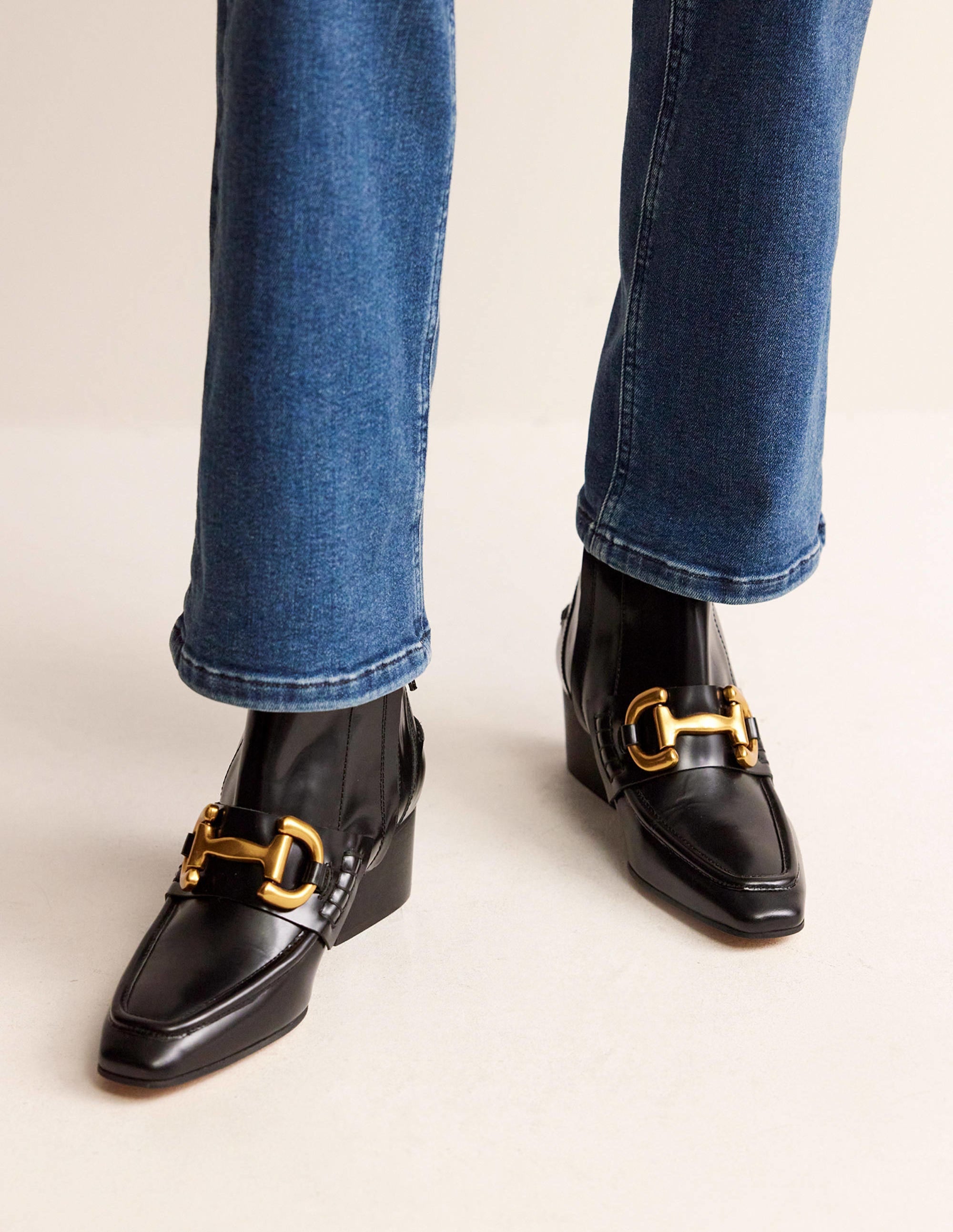 Knöchelhohe Stiefel mit Trensendetail-Schwarzes Leder - Image 1