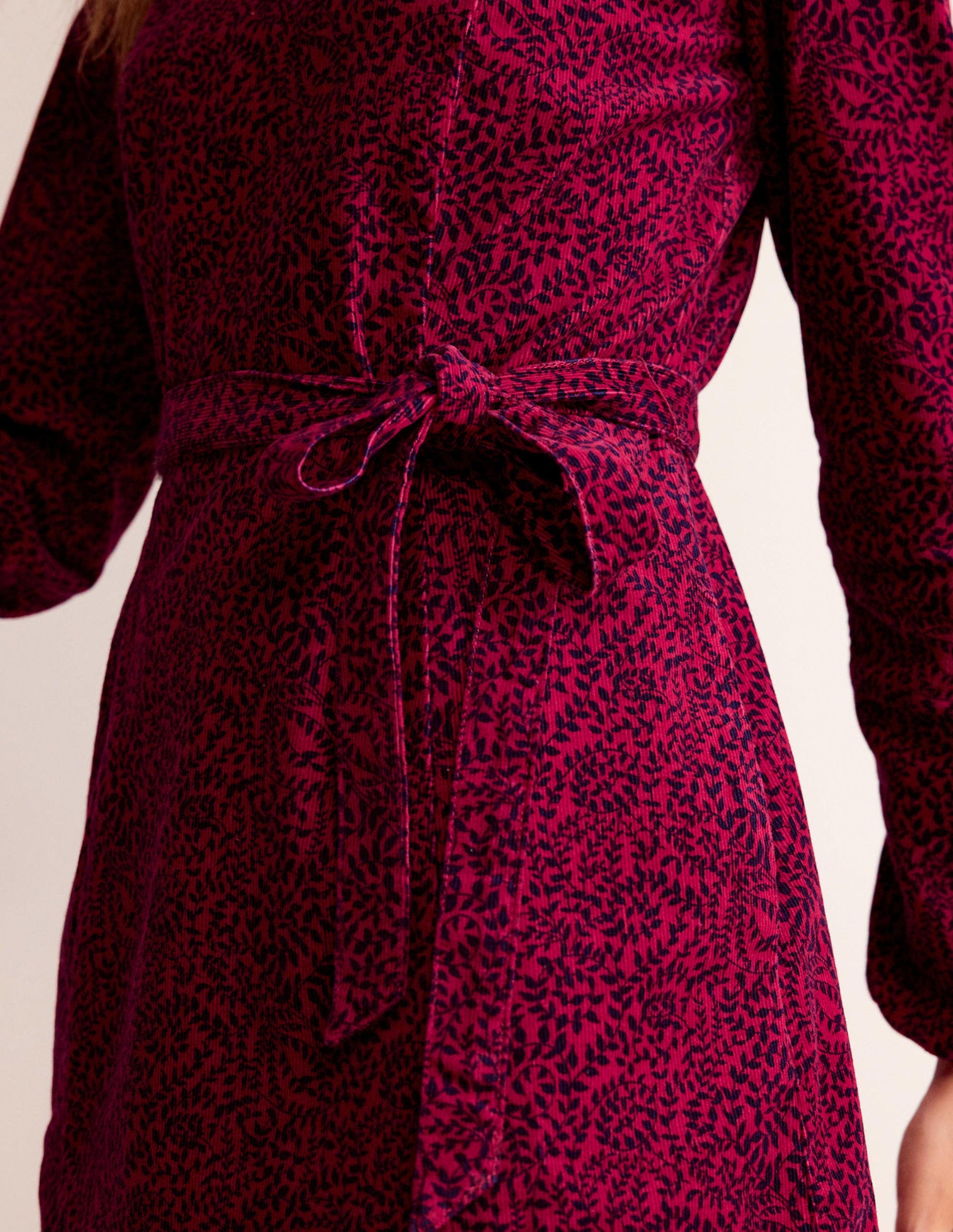 Robe Harriet en velours côtelé-Rouge canneberge profond, motif Pome Sprig-2